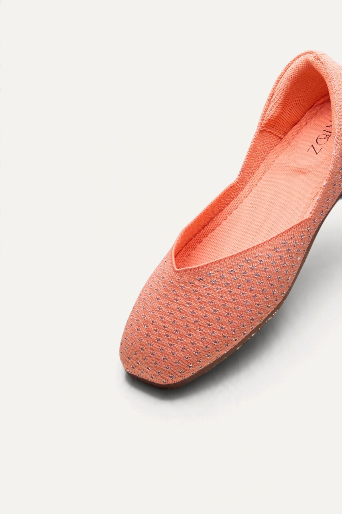 Sitara Juttis in Coral Silver, shimmer knit close-up