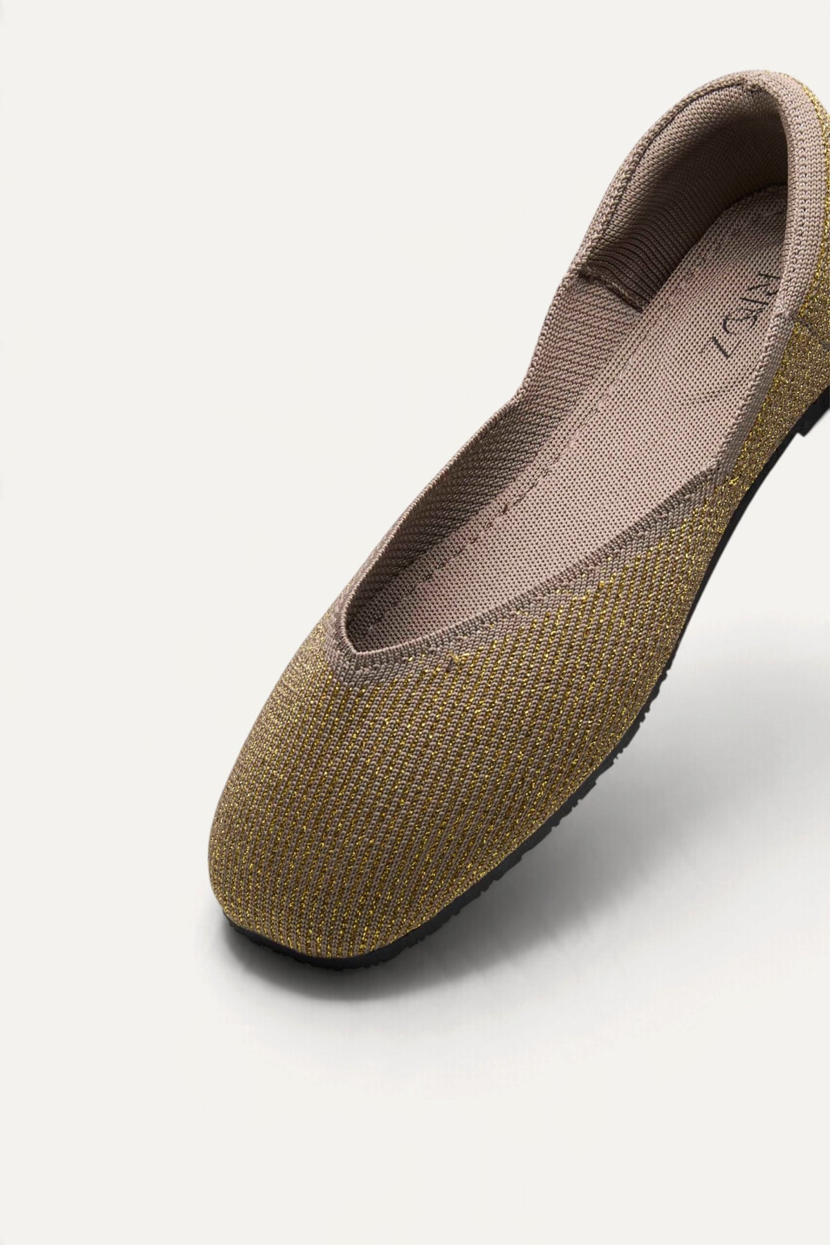 Sitara Juttis in Taupe Gold, shimmer knit close-up