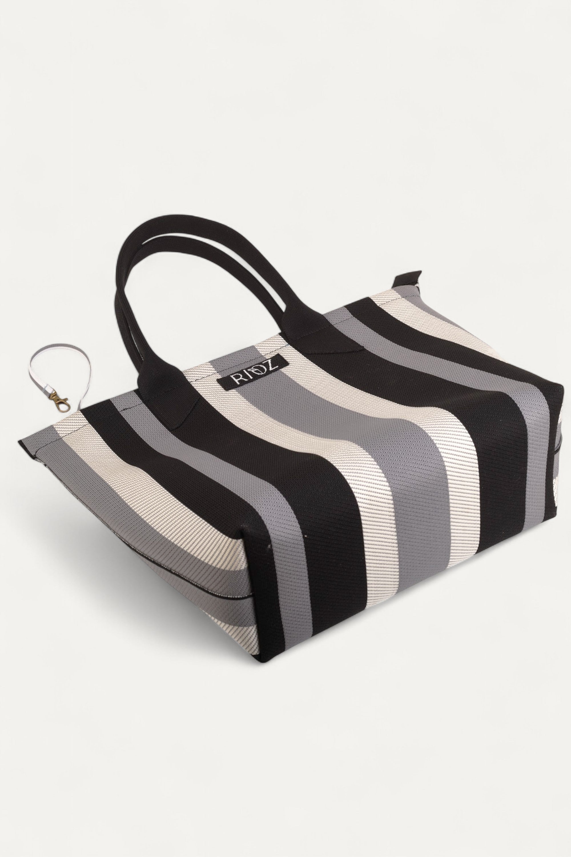 rioz-Eco-friendly zipper tote bag for women—sustainable, spacious, and made from recycled materials, ideal for everyday use and conscious living