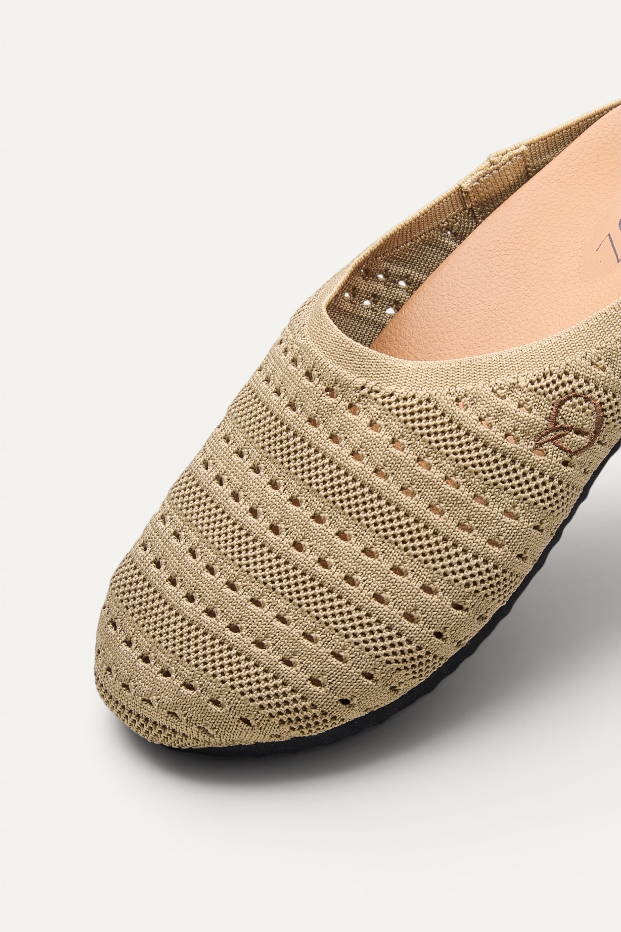 Top view of Rioz Lumi Mules (sand), lightweight 350g knit clogs made in India from rPET.
