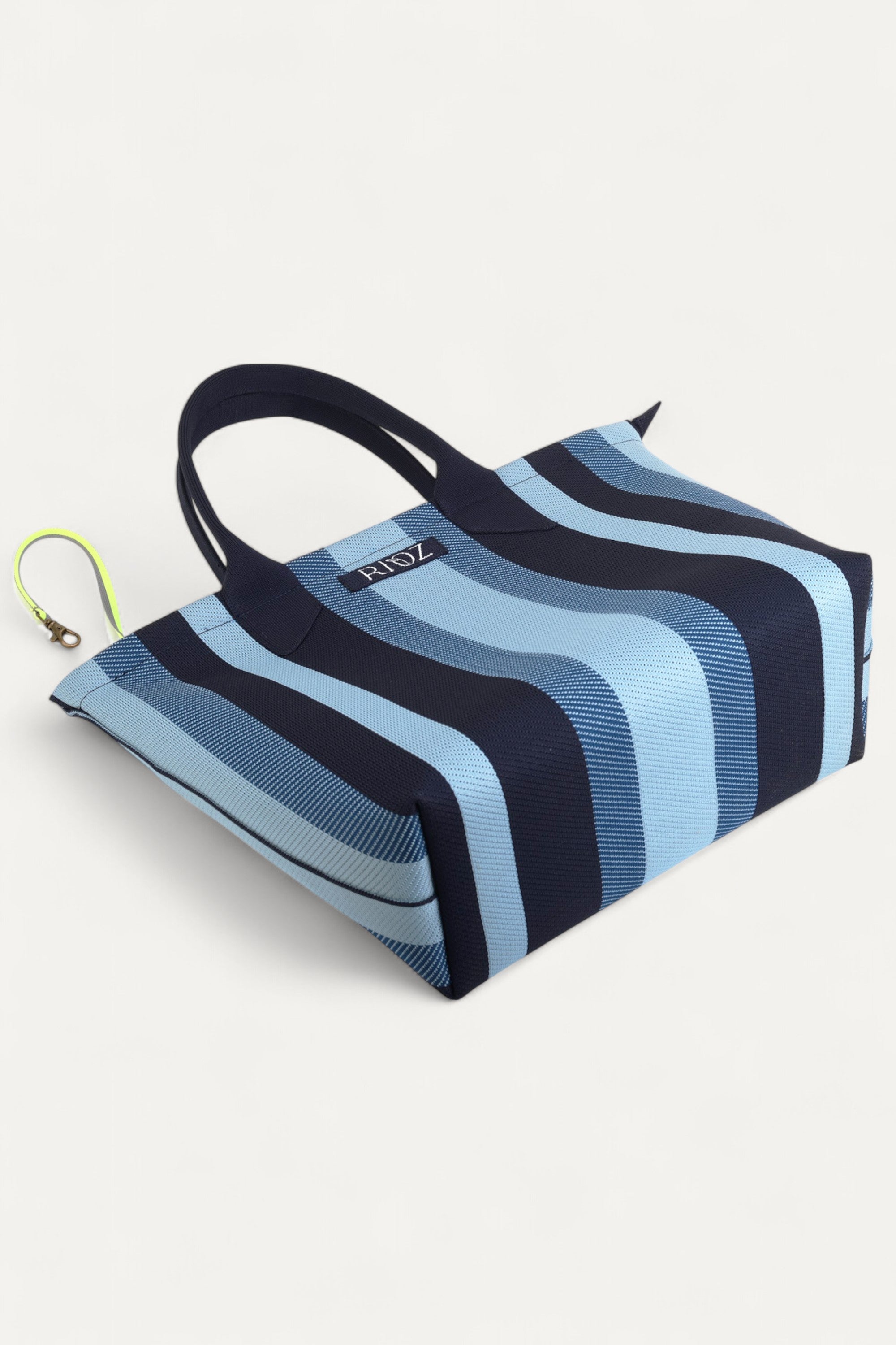 rioz-Eco-friendly zipper tote bag for women—sustainable, spacious, and made from recycled materials, ideal for everyday use and conscious living.