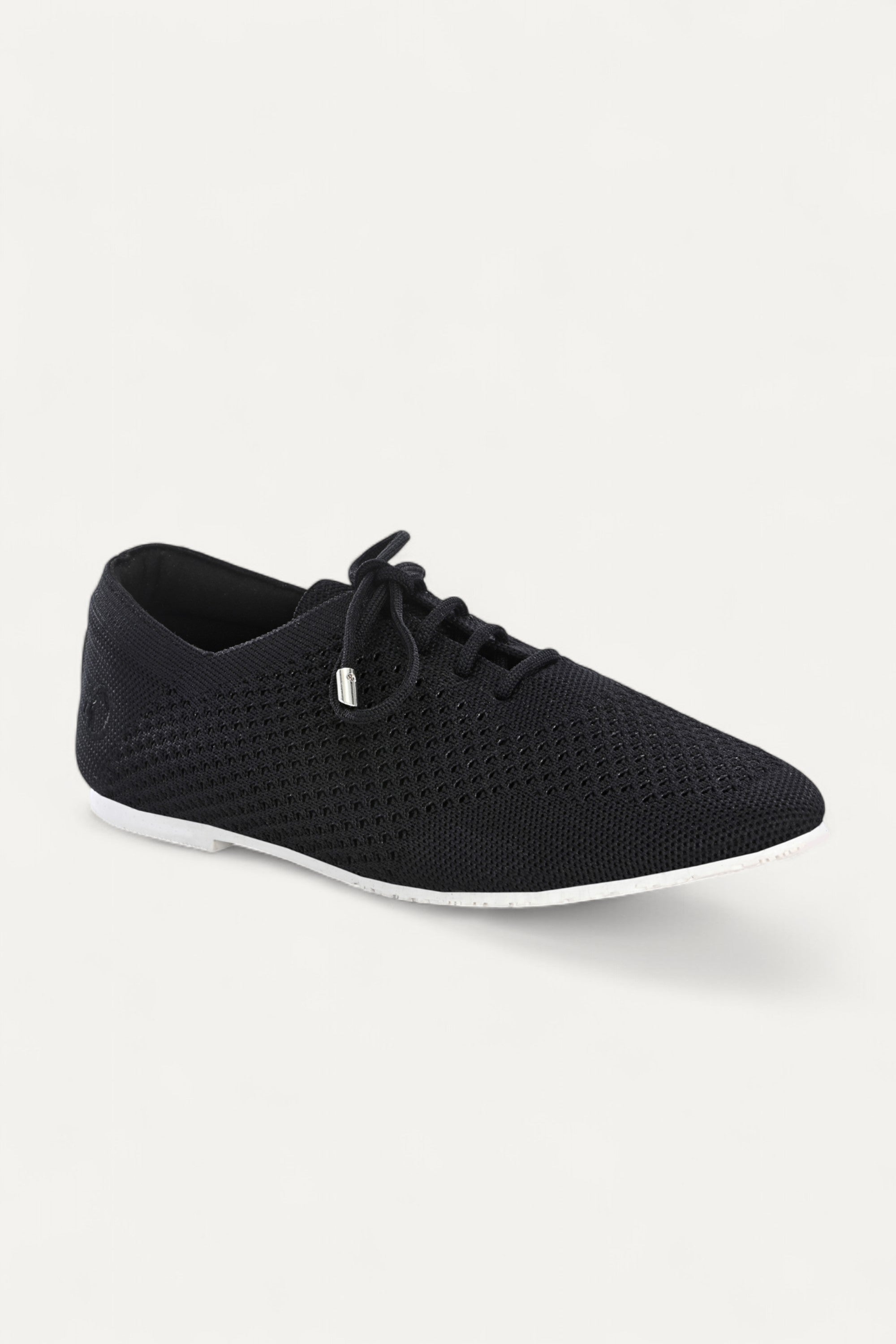 rioz store- sneakers for women- lace up sneakers - eco friendly shoe-sustainable footwear-black loafers