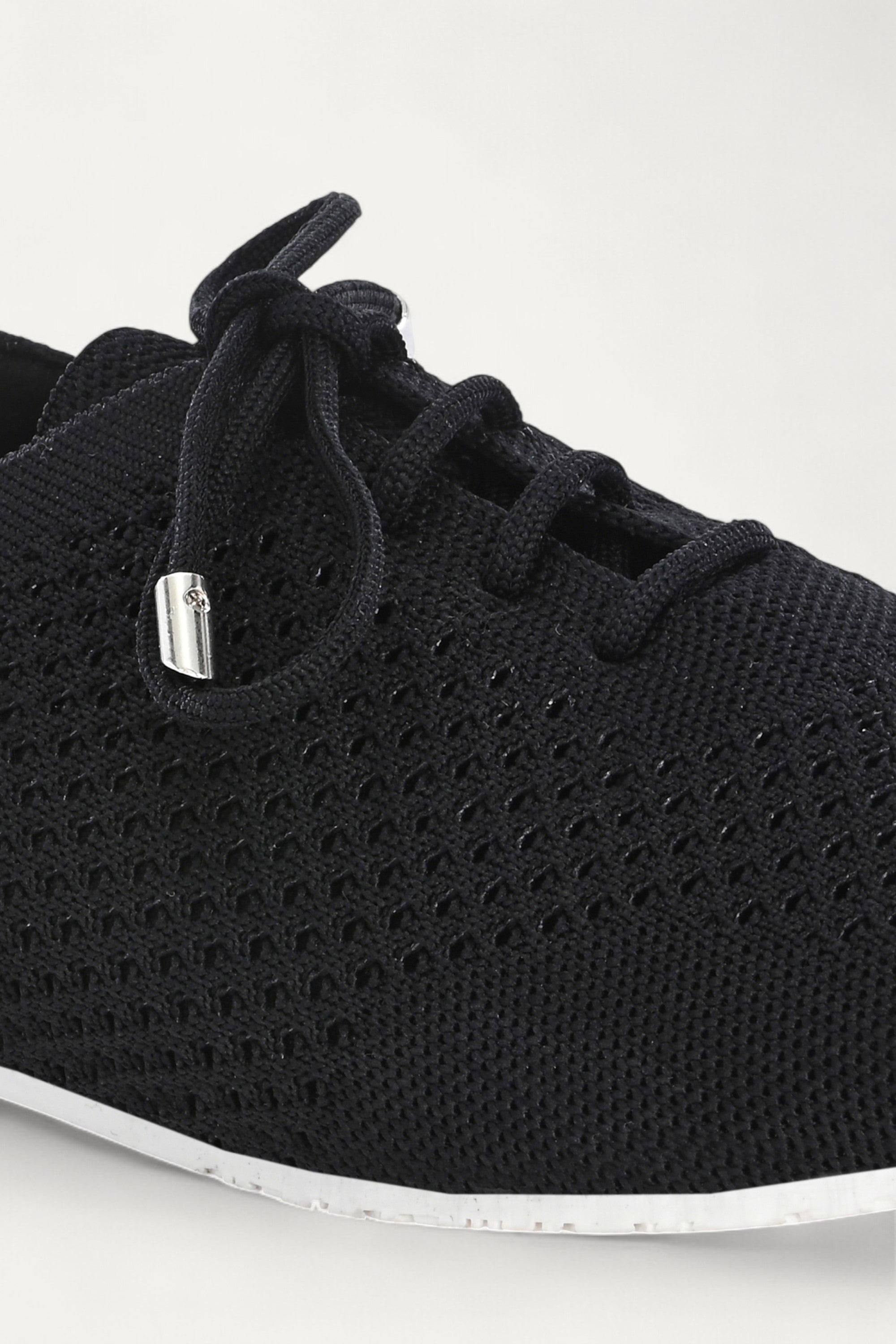 rioz store- sneakers for women- lace up sneakers - eco friendly shoe-sustainable footwear-black loafers