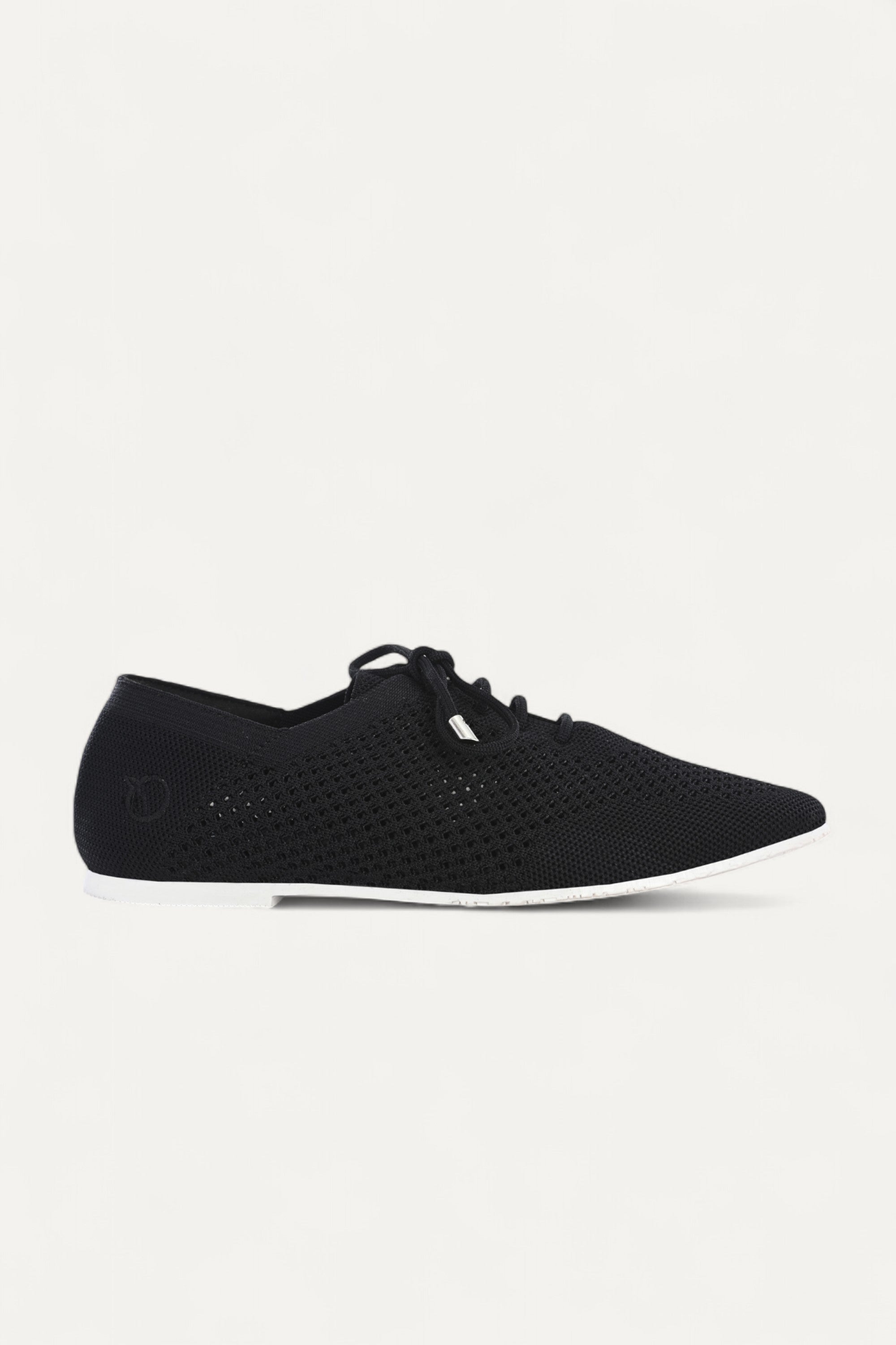 rioz store- sneakers for women- lace up sneakers - eco friendly shoe-sustainable footwear-black loafers