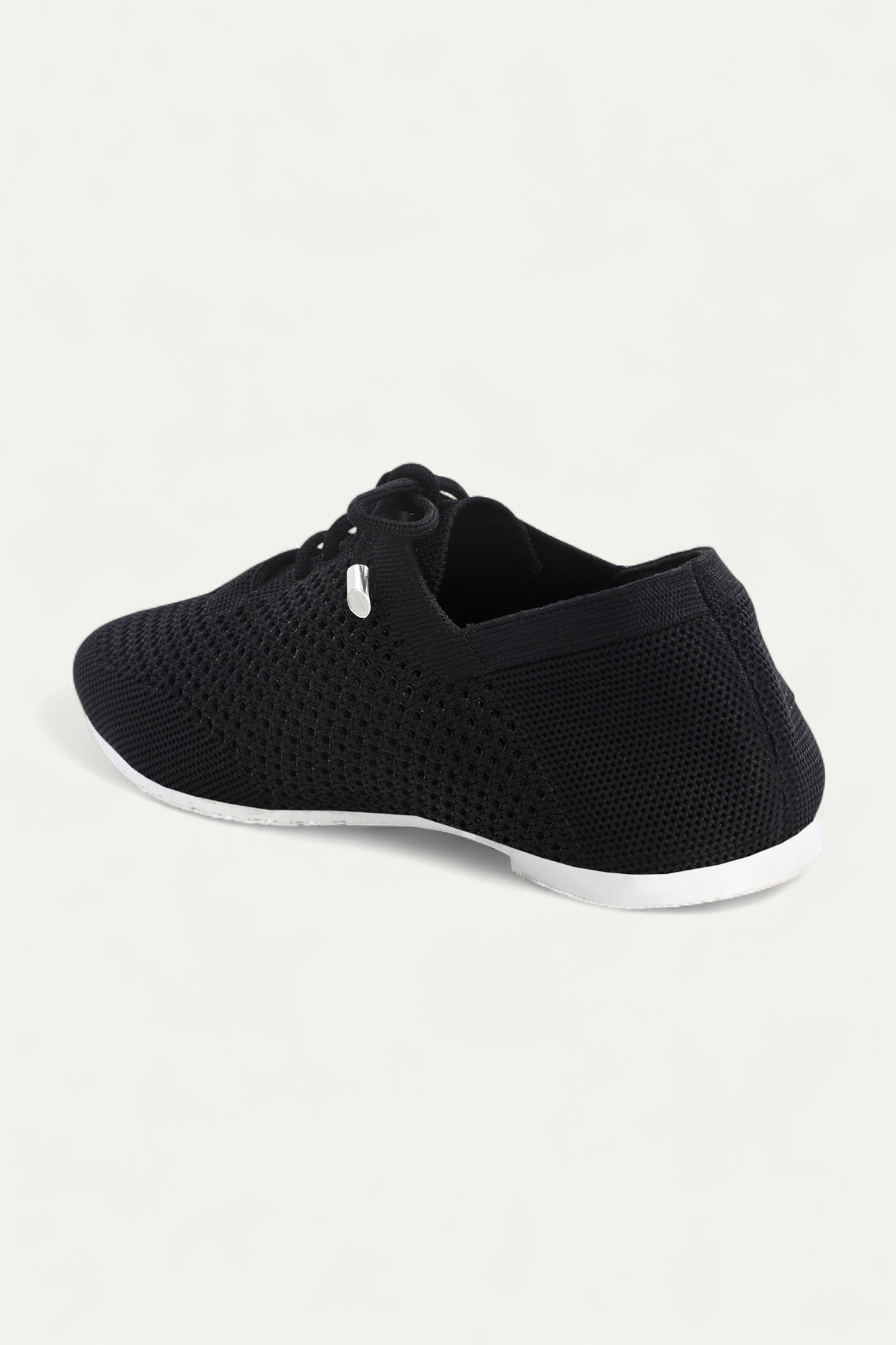 rioz store- sneakers for women- lace up sneakers - eco friendly shoe-sustainable footwear-black loafers