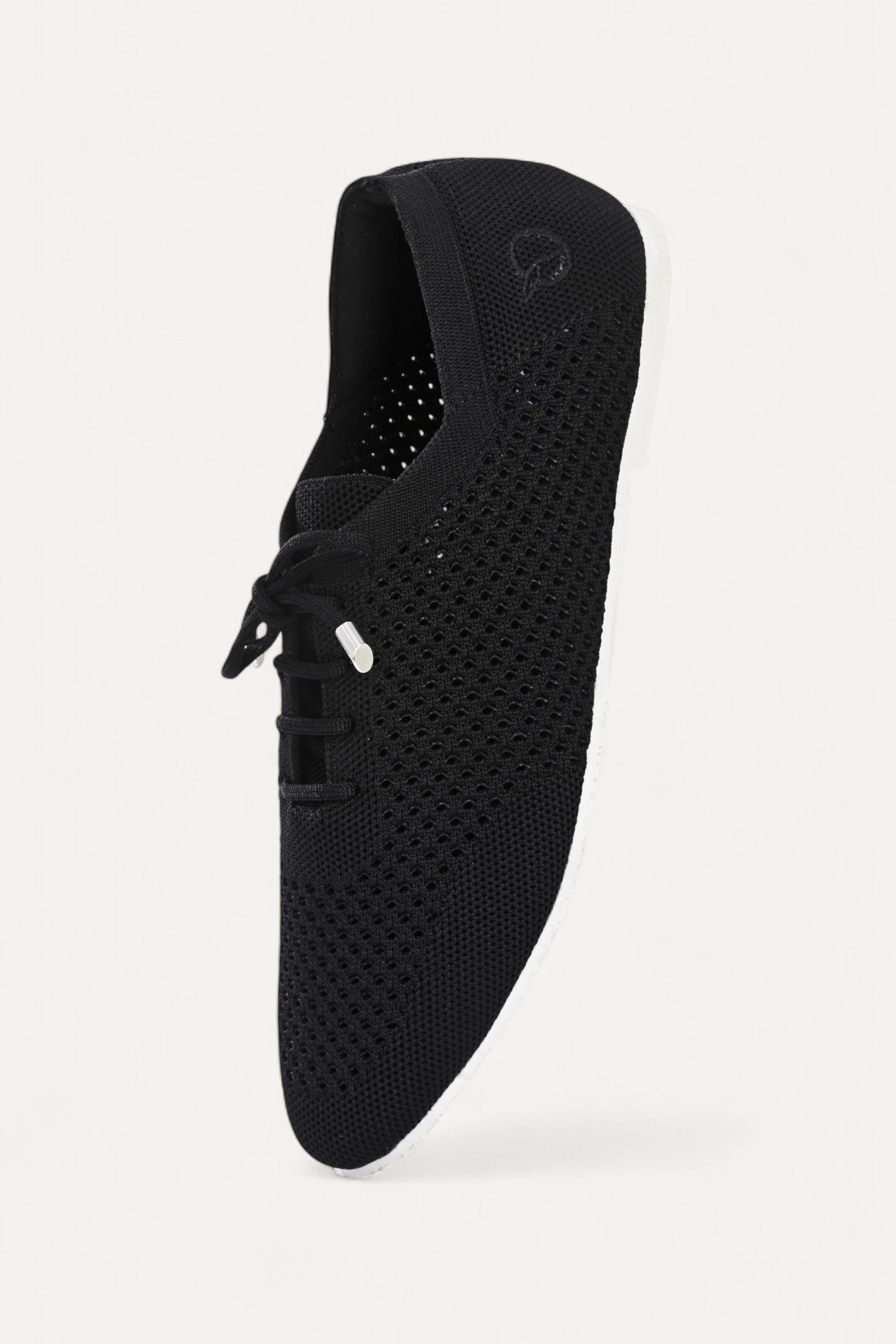 rioz store- sneakers for women- lace up sneakers - eco friendly shoe-sustainable footwear-black loafers