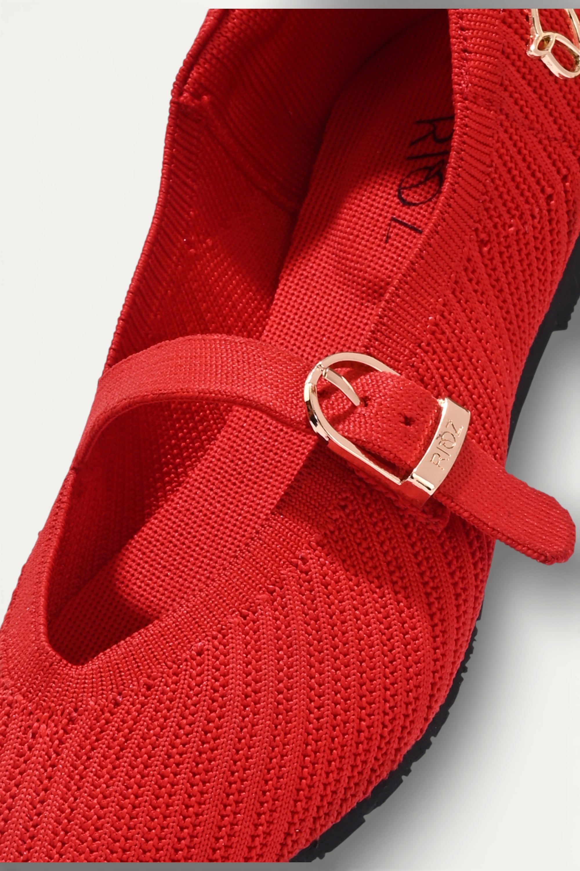 The Pointed Toe- Veloce Mary Janes