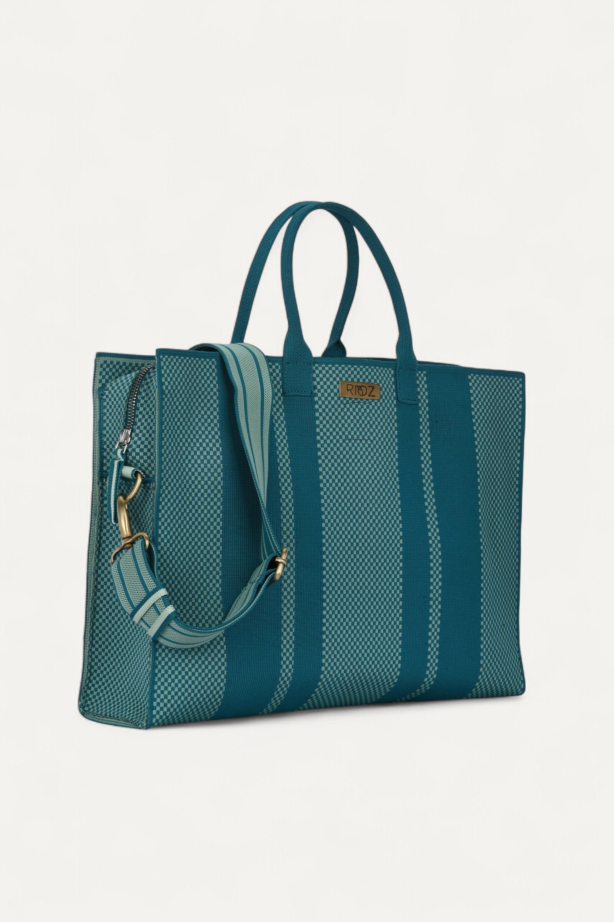 Eco-friendly women’s messenger office bag—durable, spacious, and made from sustainable materials, perfect for professional and everyday use.