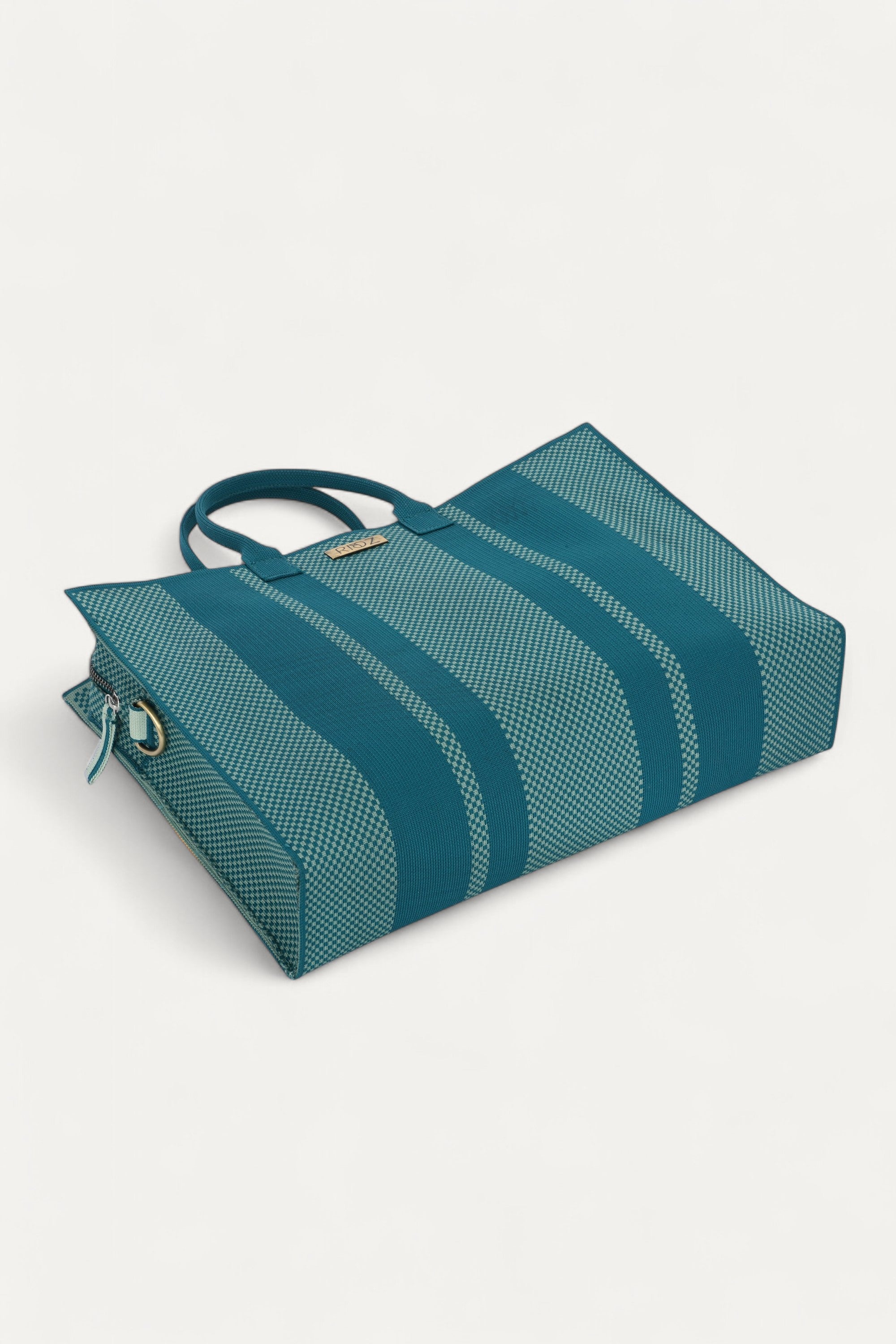 Eco-friendly women’s messenger office bag—durable, spacious, and made from sustainable materials, perfect for professional and everyday use.