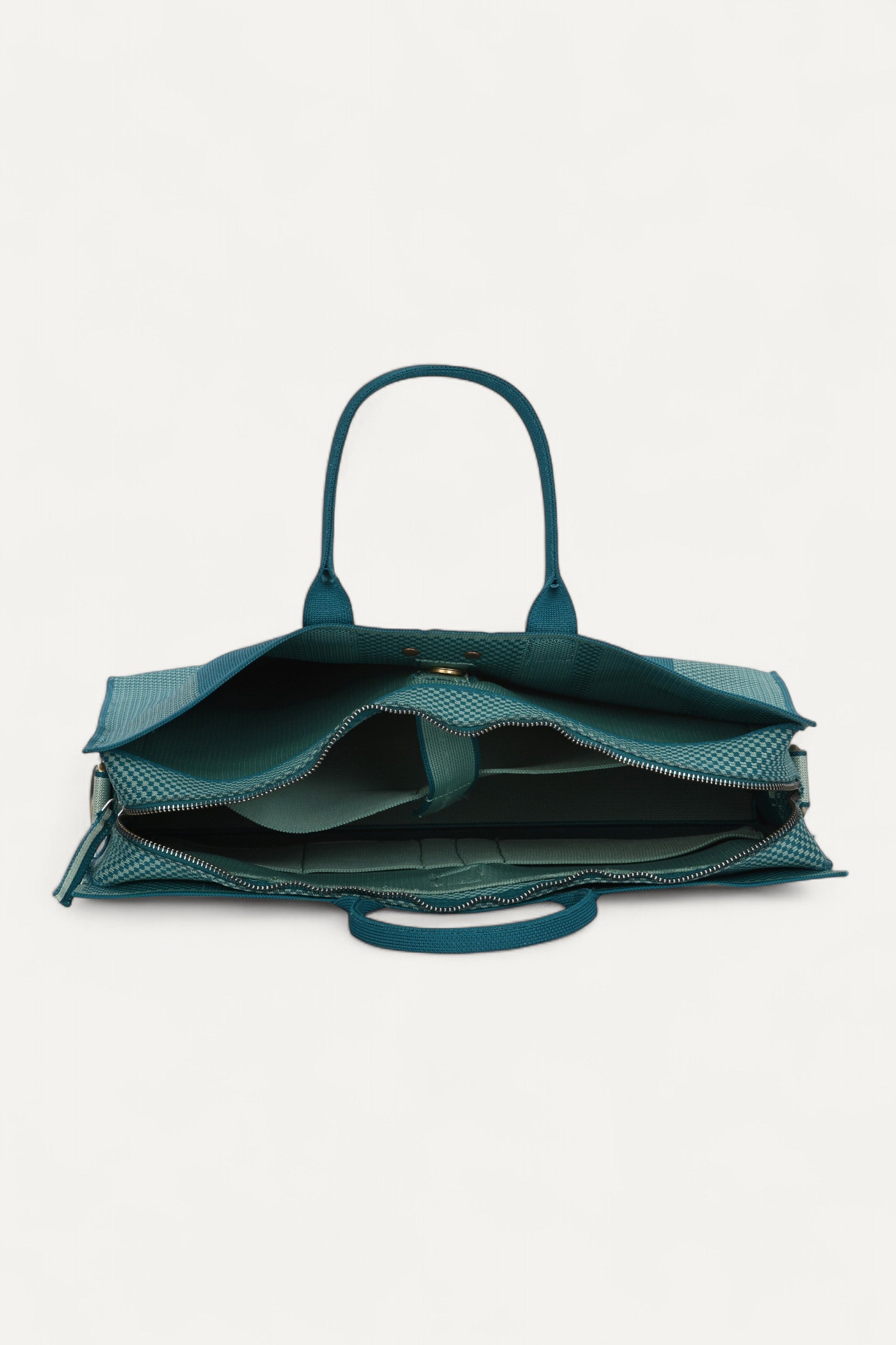 Eco-friendly women’s messenger office bag—durable, spacious, and made from sustainable materials, perfect for professional and everyday use.