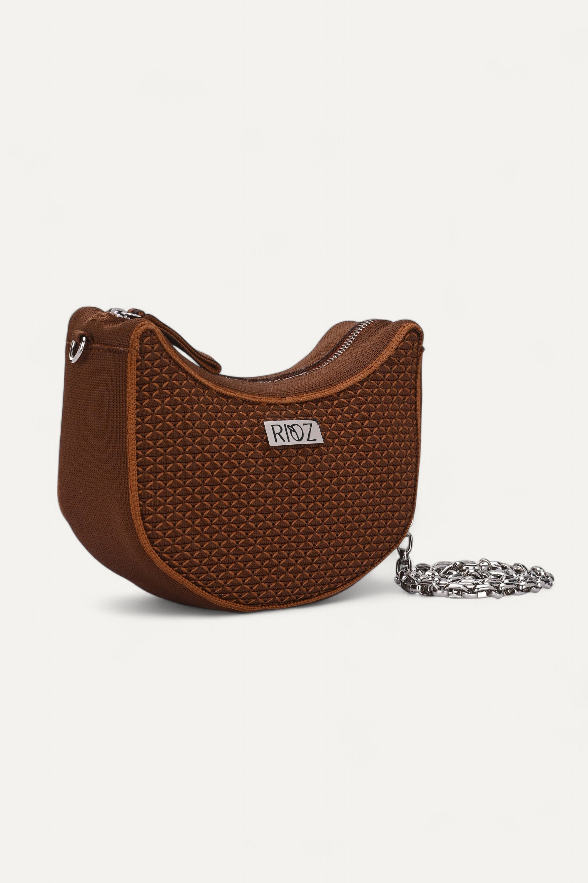 Eco-friendly crossbody bag for women—compact, stylish, and made from sustainable materials, ideal for everyday hands-free convenience