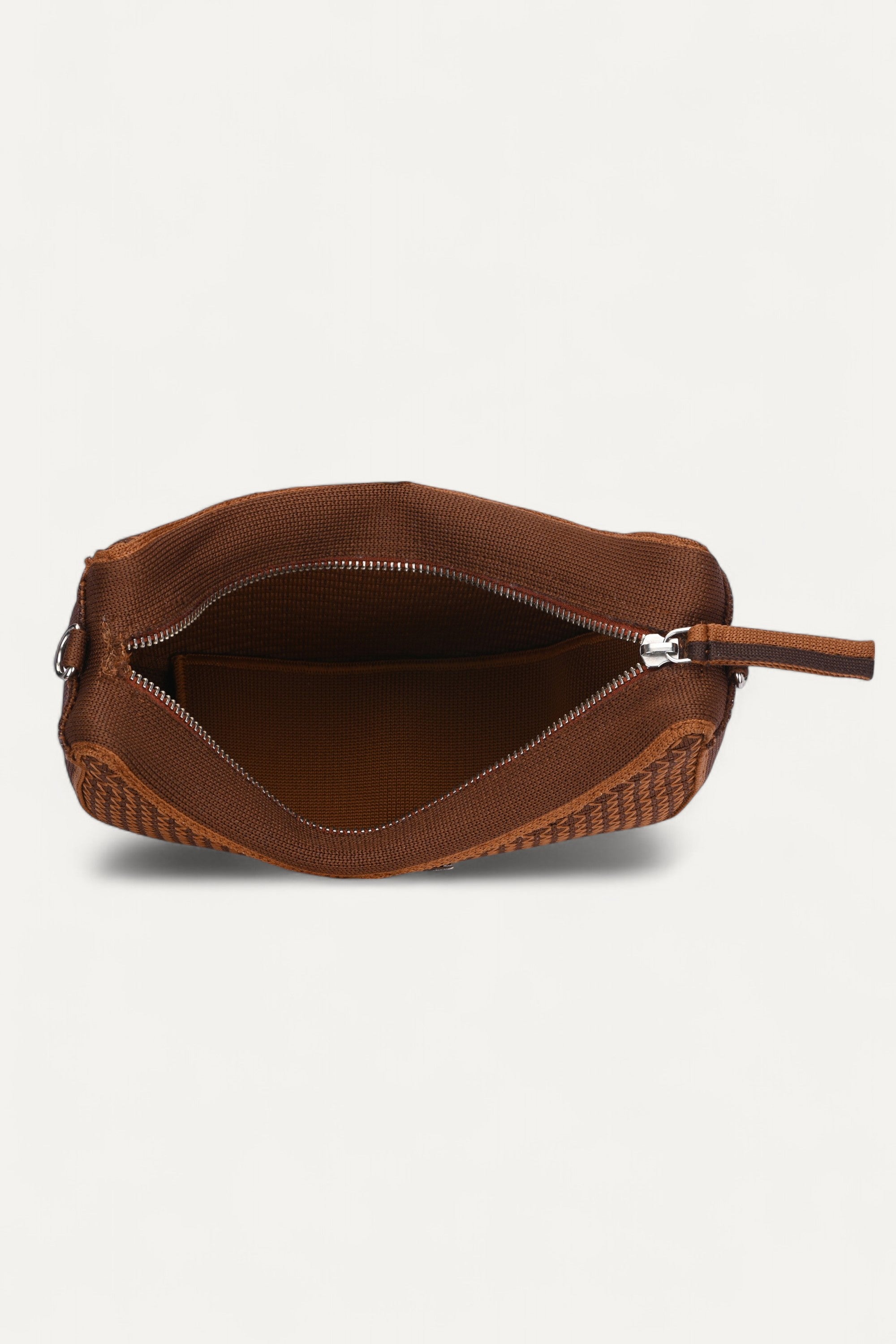 Eco-friendly crossbody bag for women—compact, stylish, and made from sustainable materials, ideal for everyday hands-free convenience