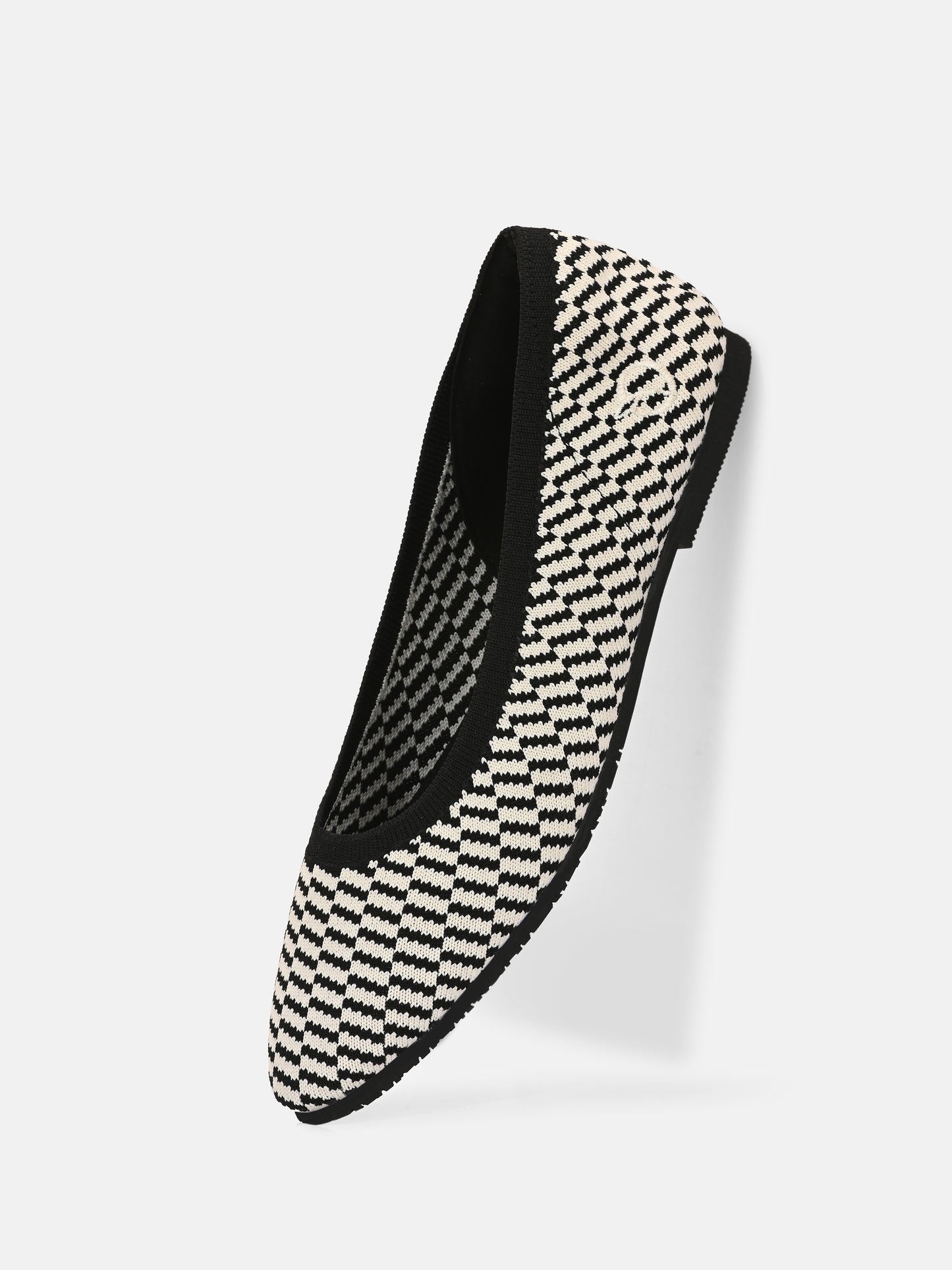 rioz-bellies for women - black bellies-bellies footwear-white bellies-bellies flat -flat bellies for girls- black sandals-black flats-lack and white bellies-girls bellies