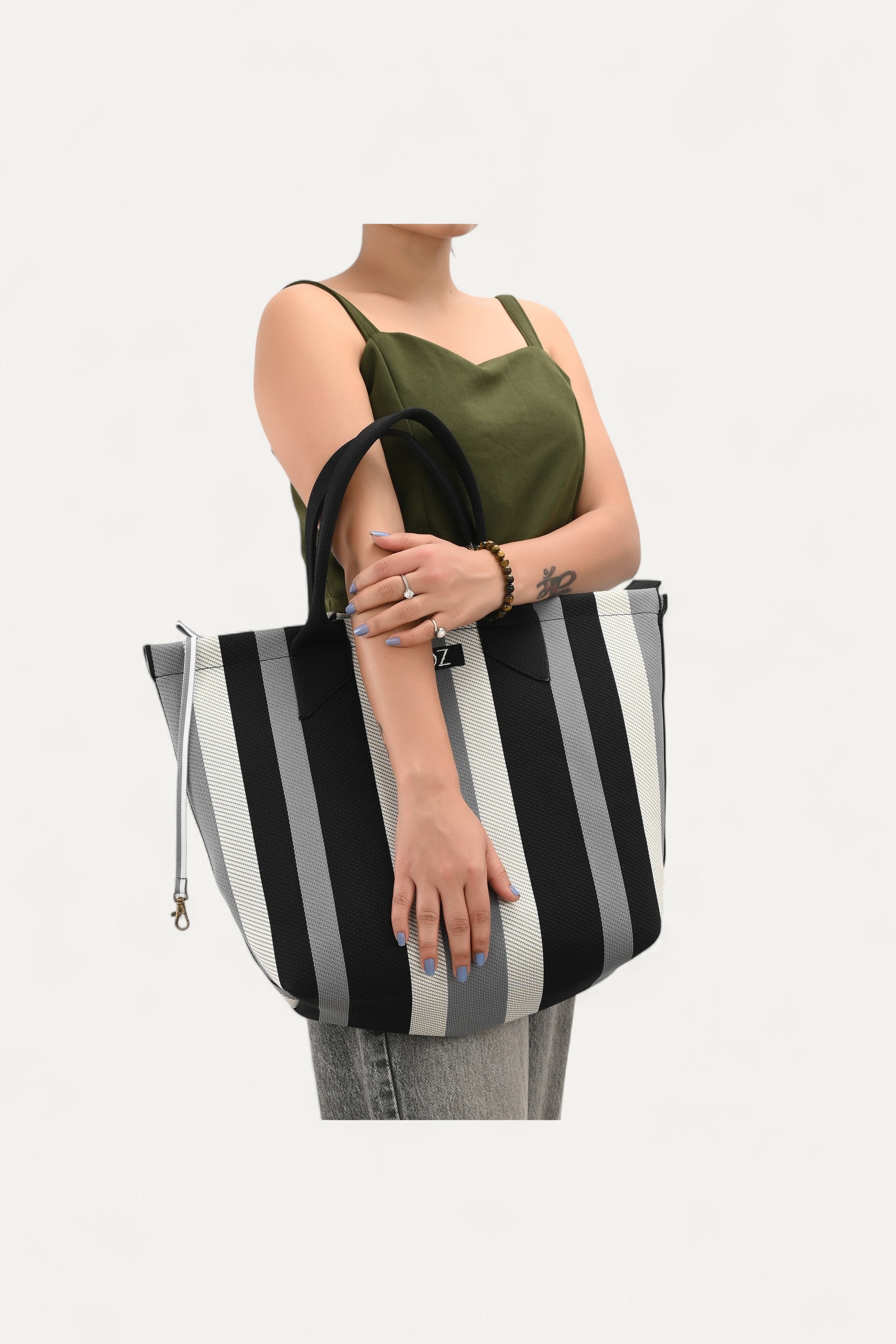 rioz-Eco-friendly zipper tote bag for women—sustainable, spacious, and made from recycled materials, ideal for everyday use and conscious living