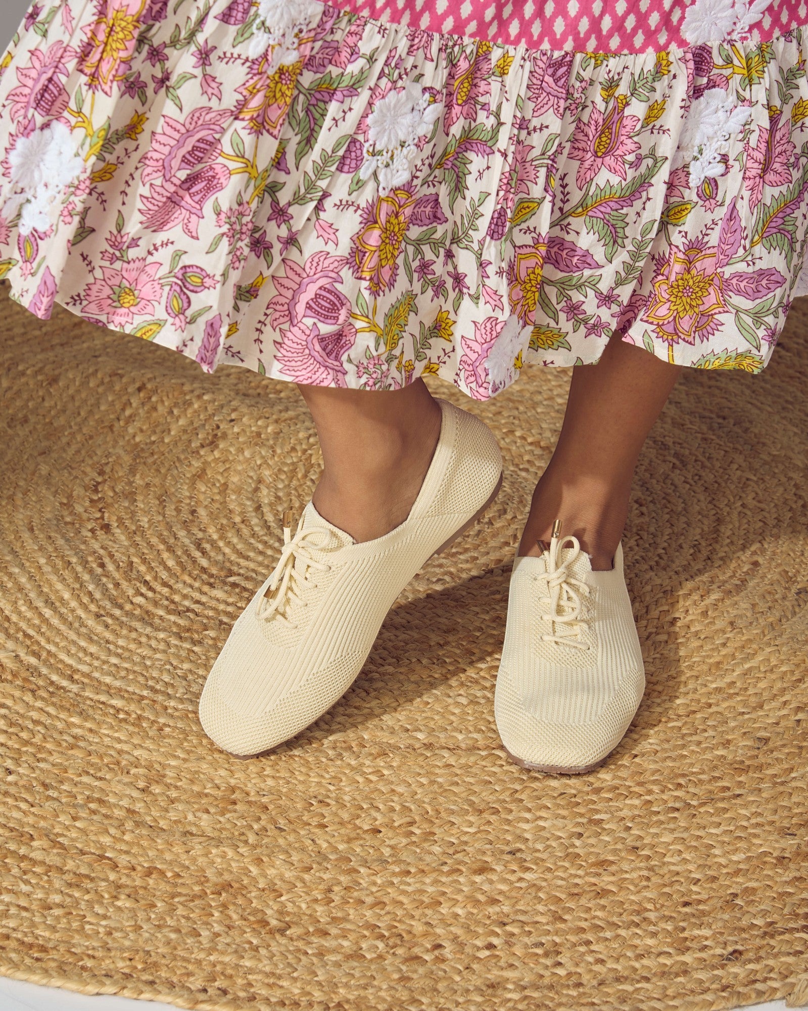 Airy Lace Up Sneakers- Square
