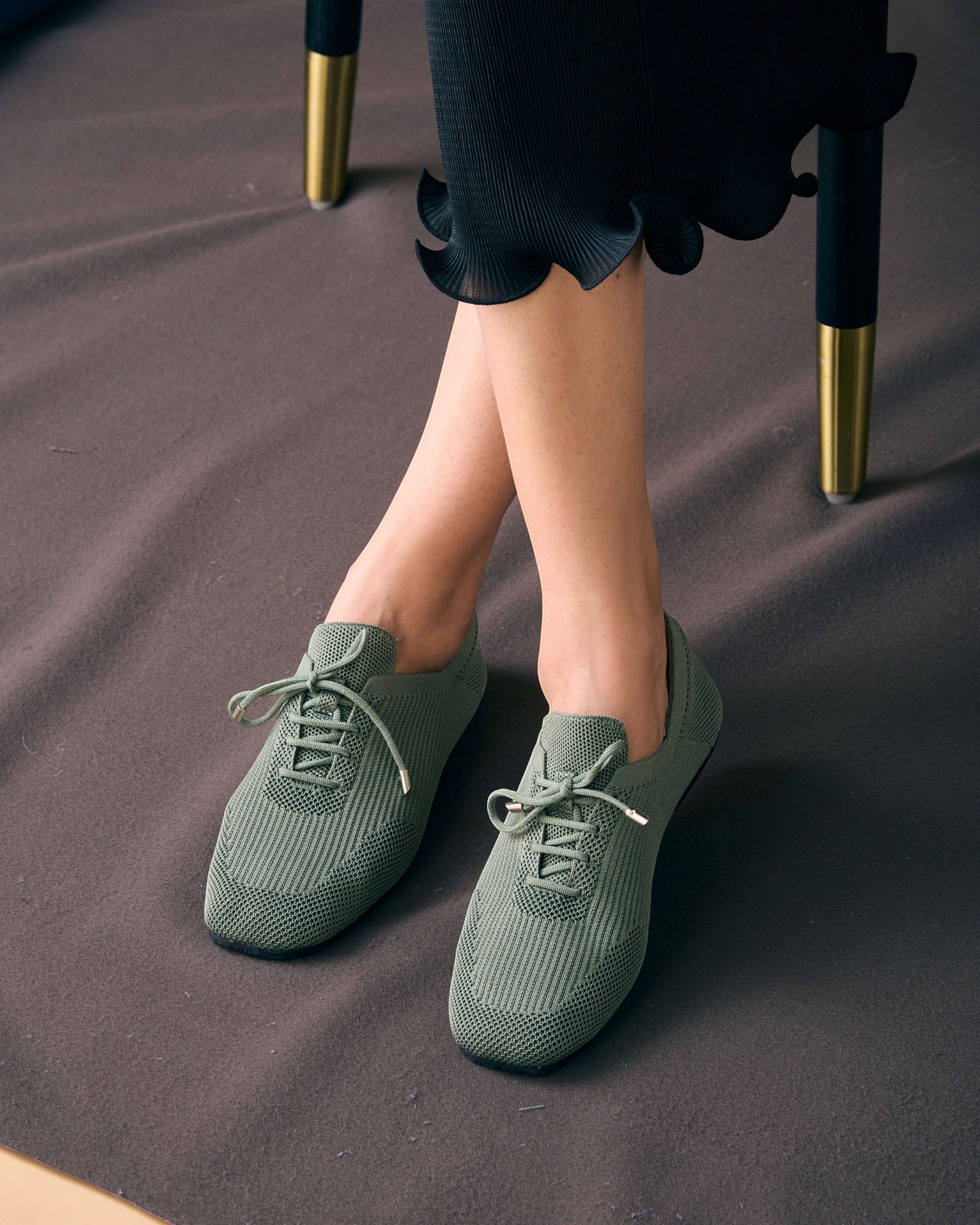 Airy Lace Up Sneakers- Square