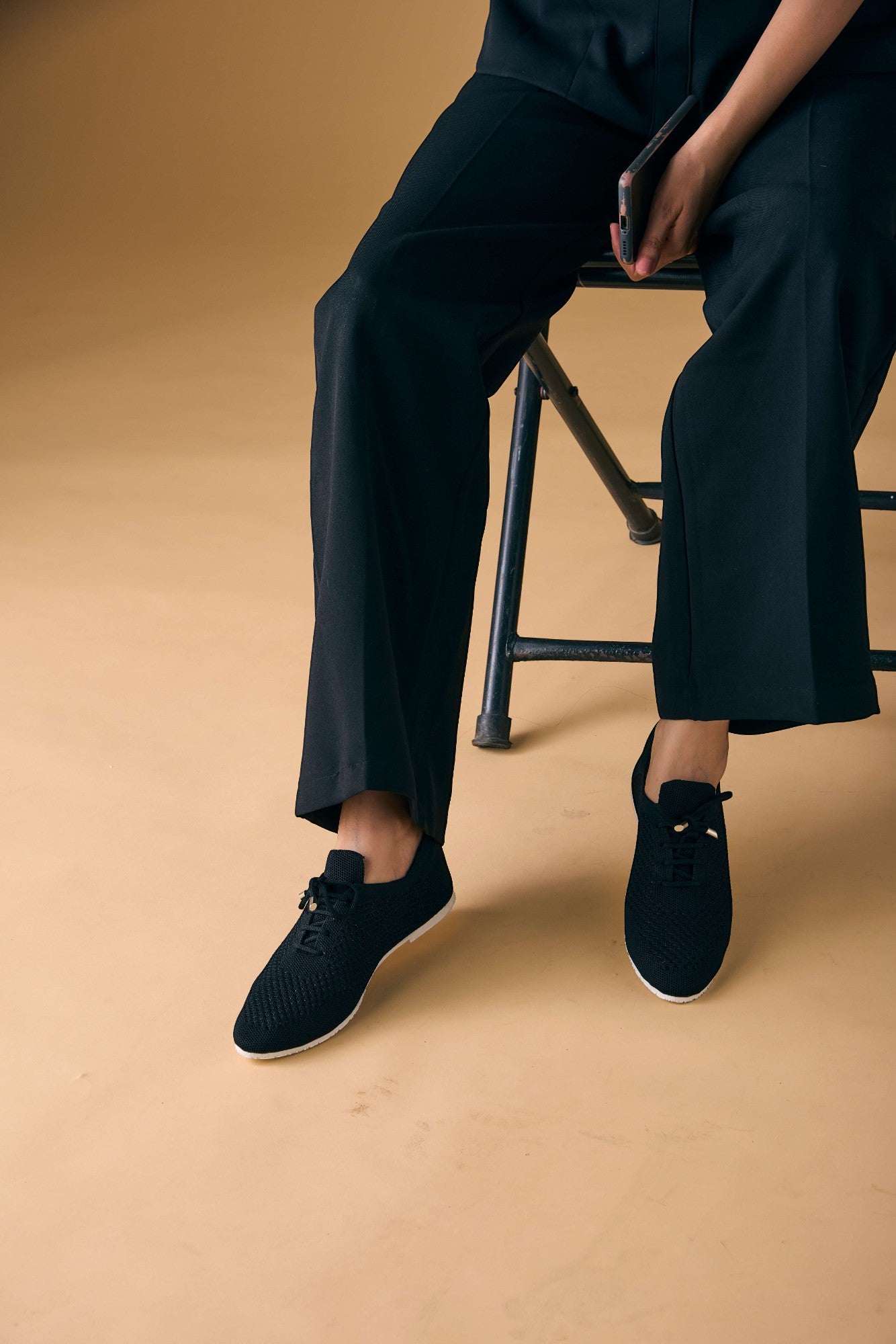 rioz store- sneakers for women- lace up sneakers - eco friendly shoe-sustainable footwear-black loafers