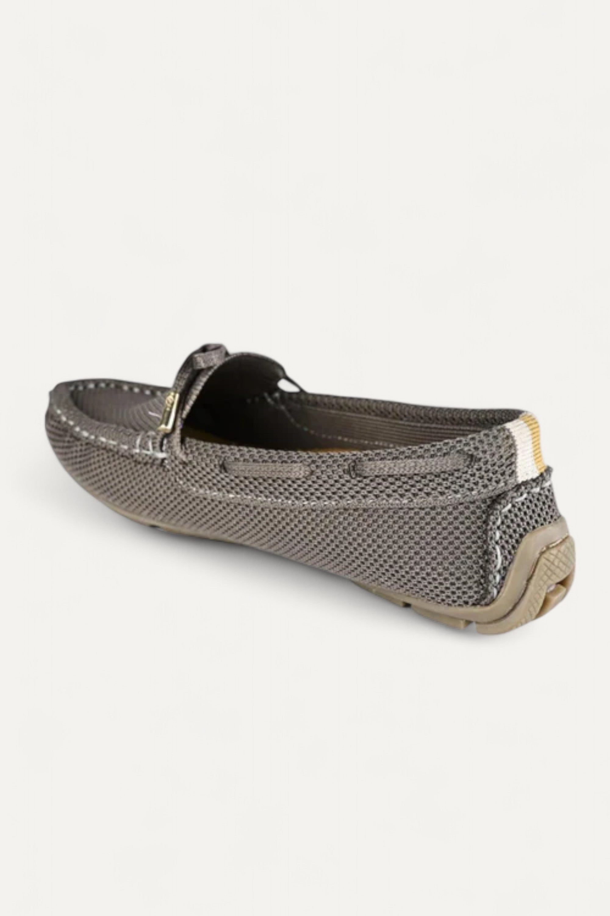 Rioz: Eco-friendly and sustainable women’s loafers with lace made from recycled materials, stylish and comfortable for everyday wear.