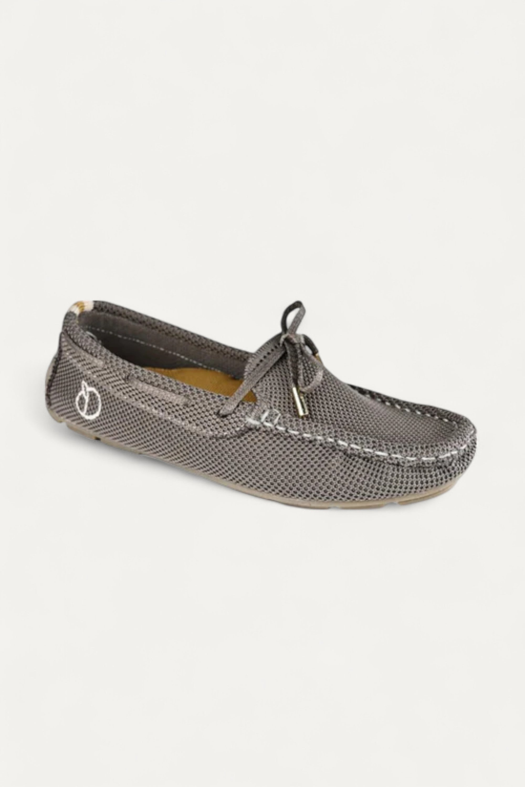 Rioz: Eco-friendly and sustainable women’s loafers with lace made from recycled materials, stylish and comfortable for everyday wear.