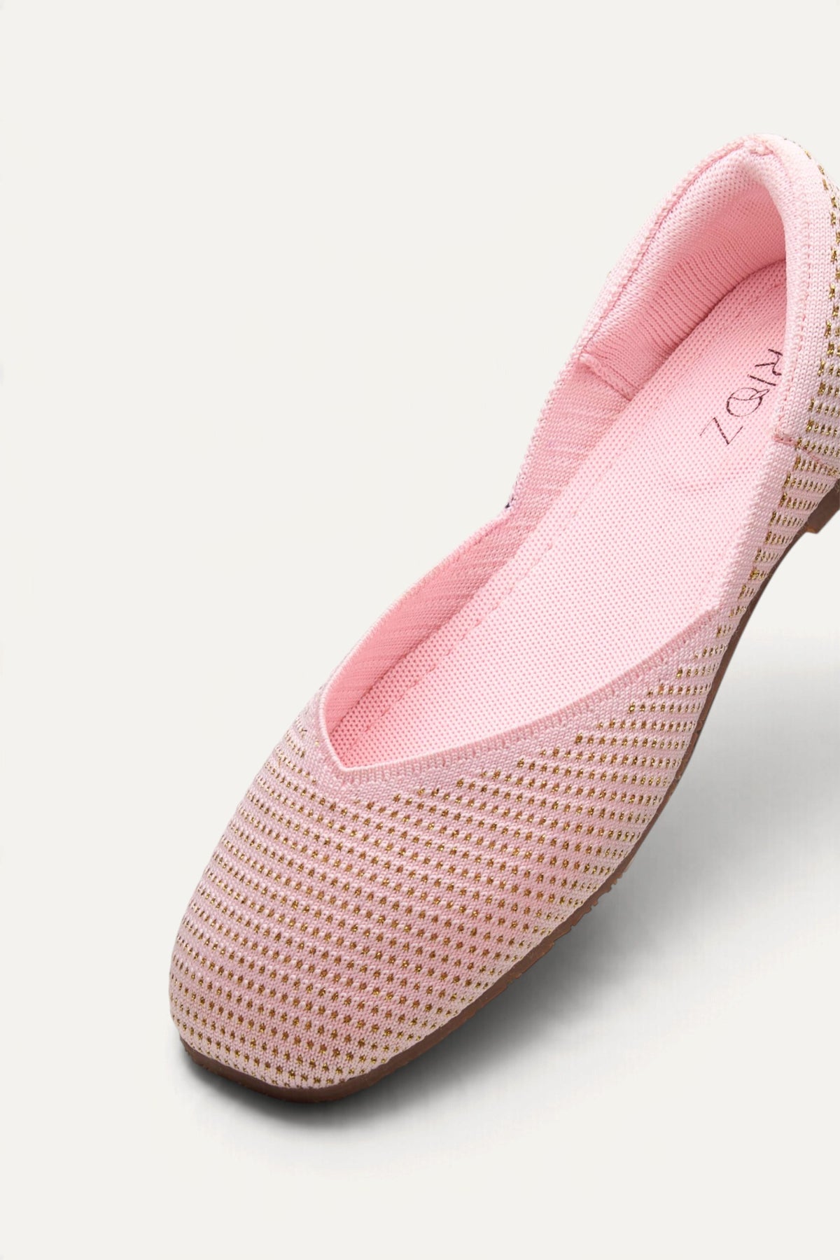 Sitara Juttis in Pink Gold, shimmer knit close-up