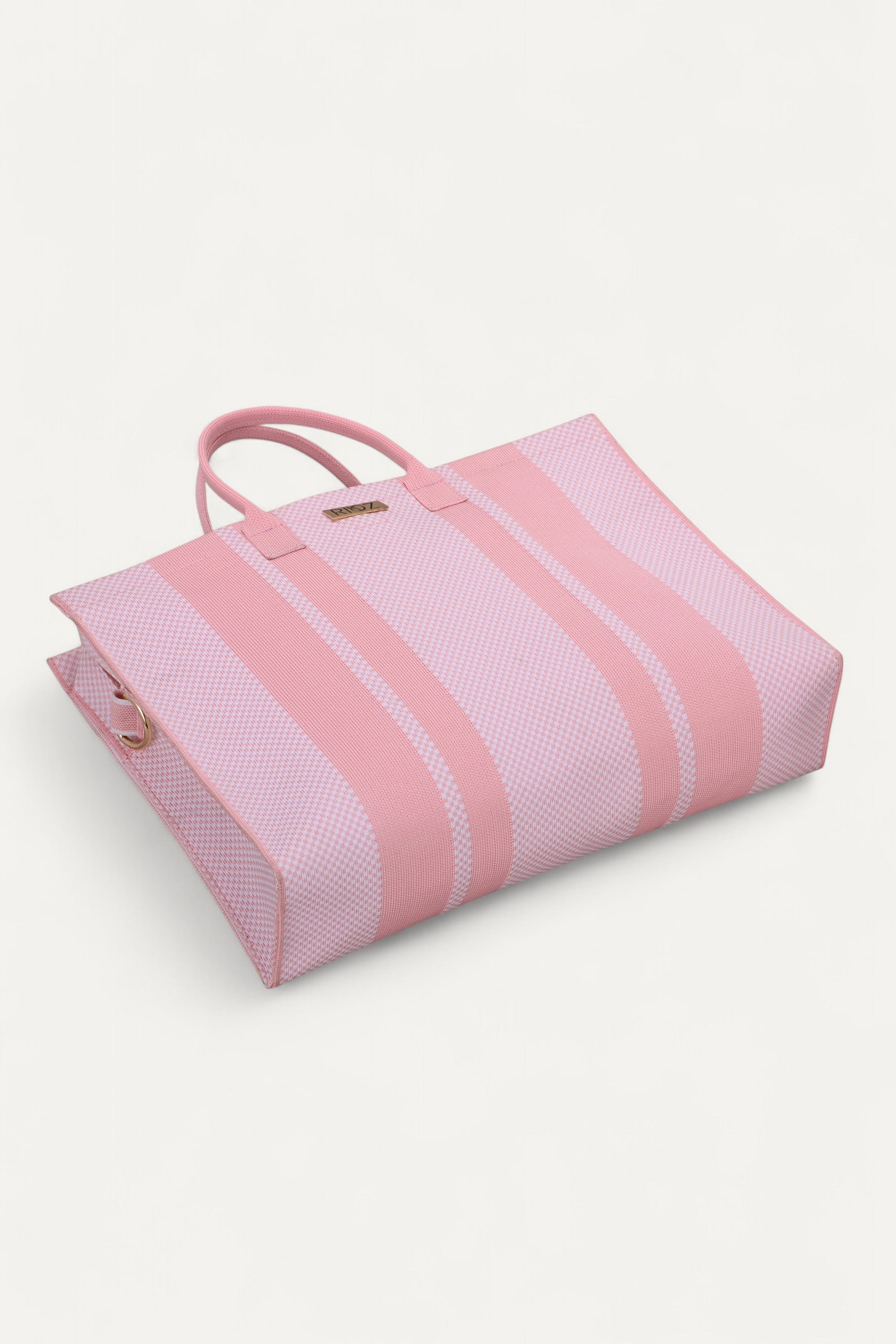 RIOZ-Eco-friendly women’s messenger office bag—durable, spacious, and made from sustainable materials, perfect for professional and everyday use.
