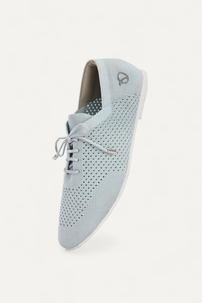 Airy Lace Up Sneakers- Pointed