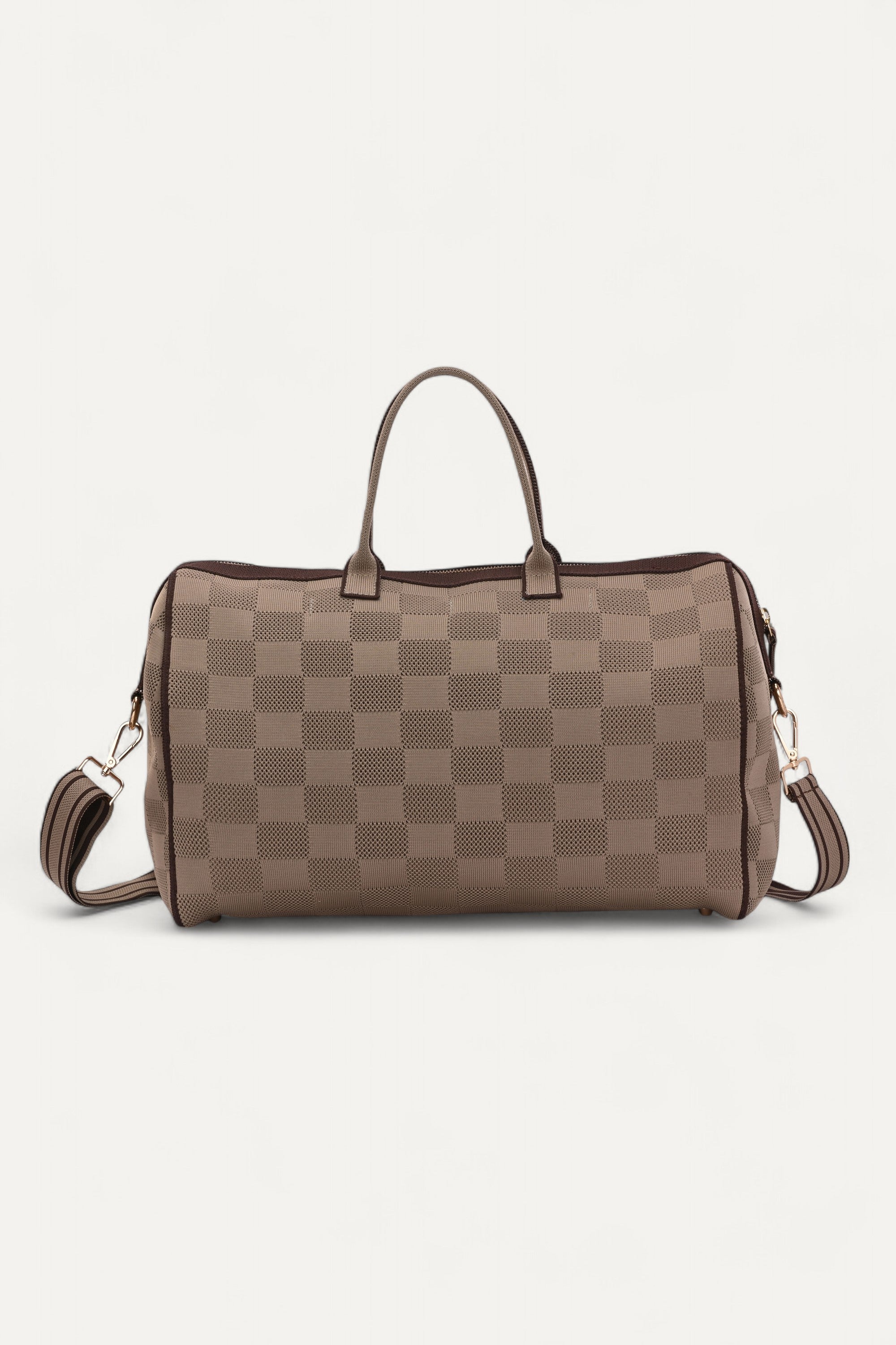 Eco-friendly travel duffle bag—spacious, lightweight, and made from sustainable recycled materials, perfect for stylish and conscious travel.

