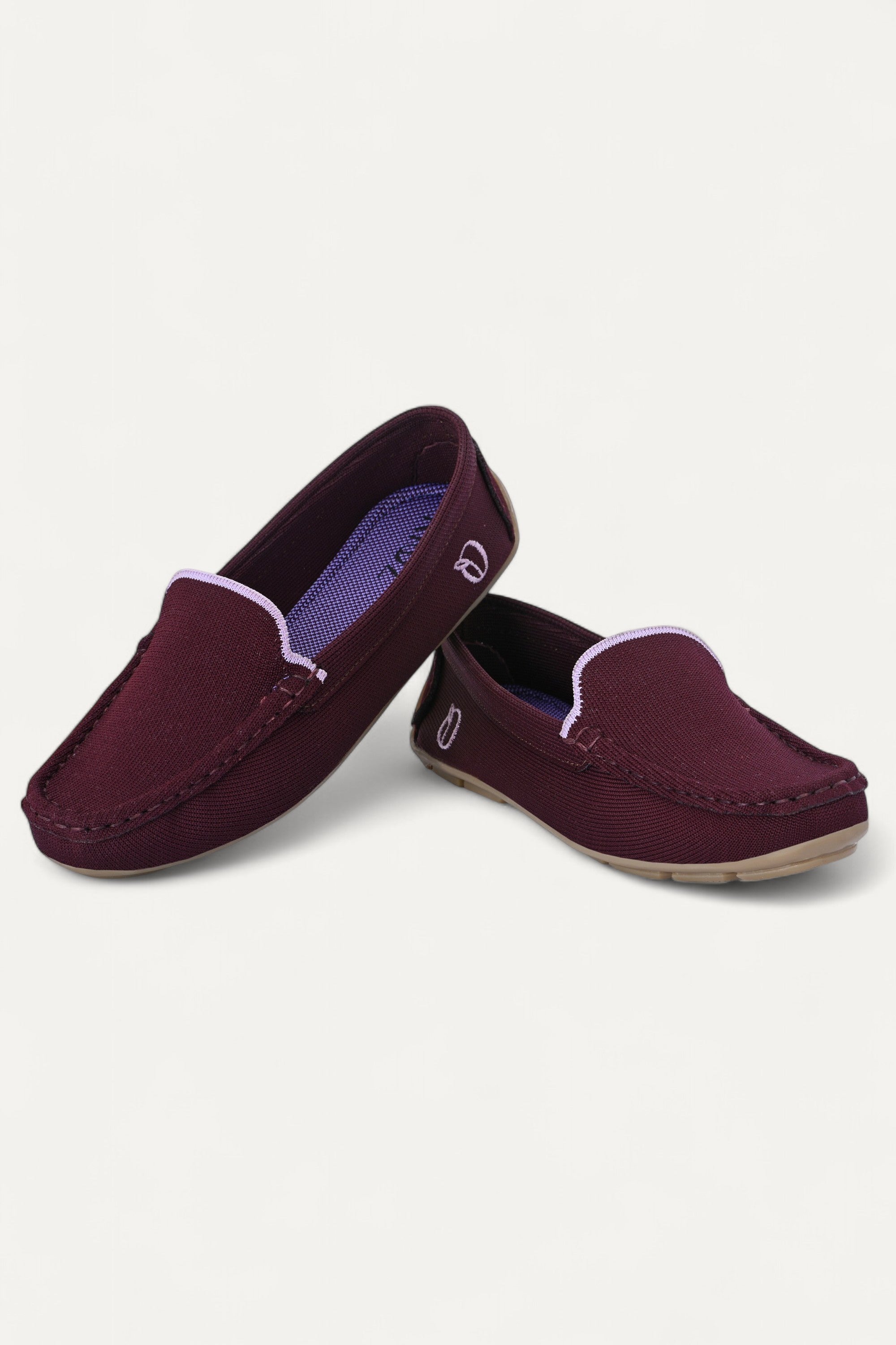 Rioz: Eco-friendly and sustainable women’s loafers made from recycled materials, stylish and comfortable for everyday wear.
