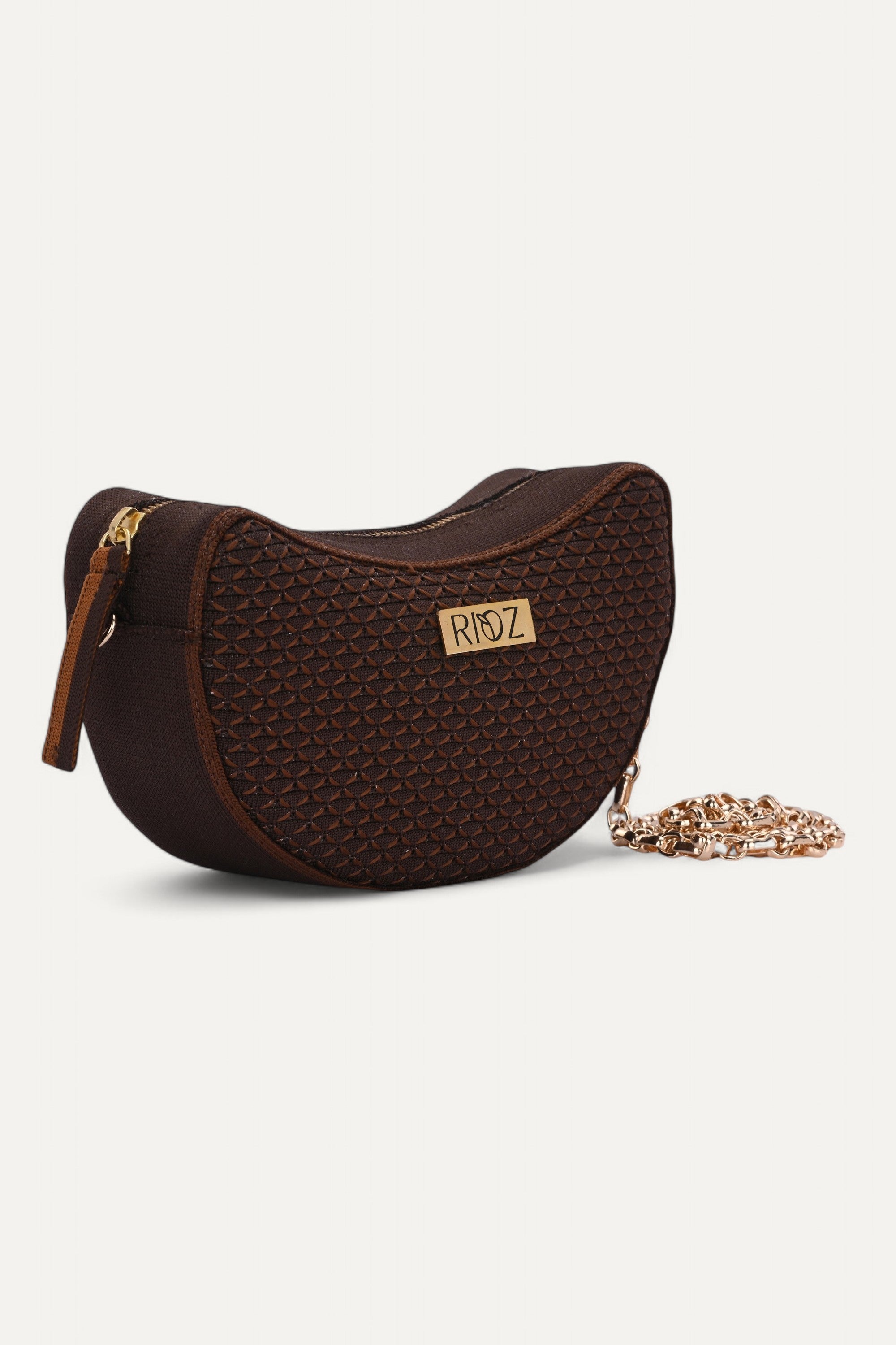 rioz-Eco-friendly crossbody bag for women—compact, stylish, and made from sustainable materials, ideal for everyday hands-free convenience