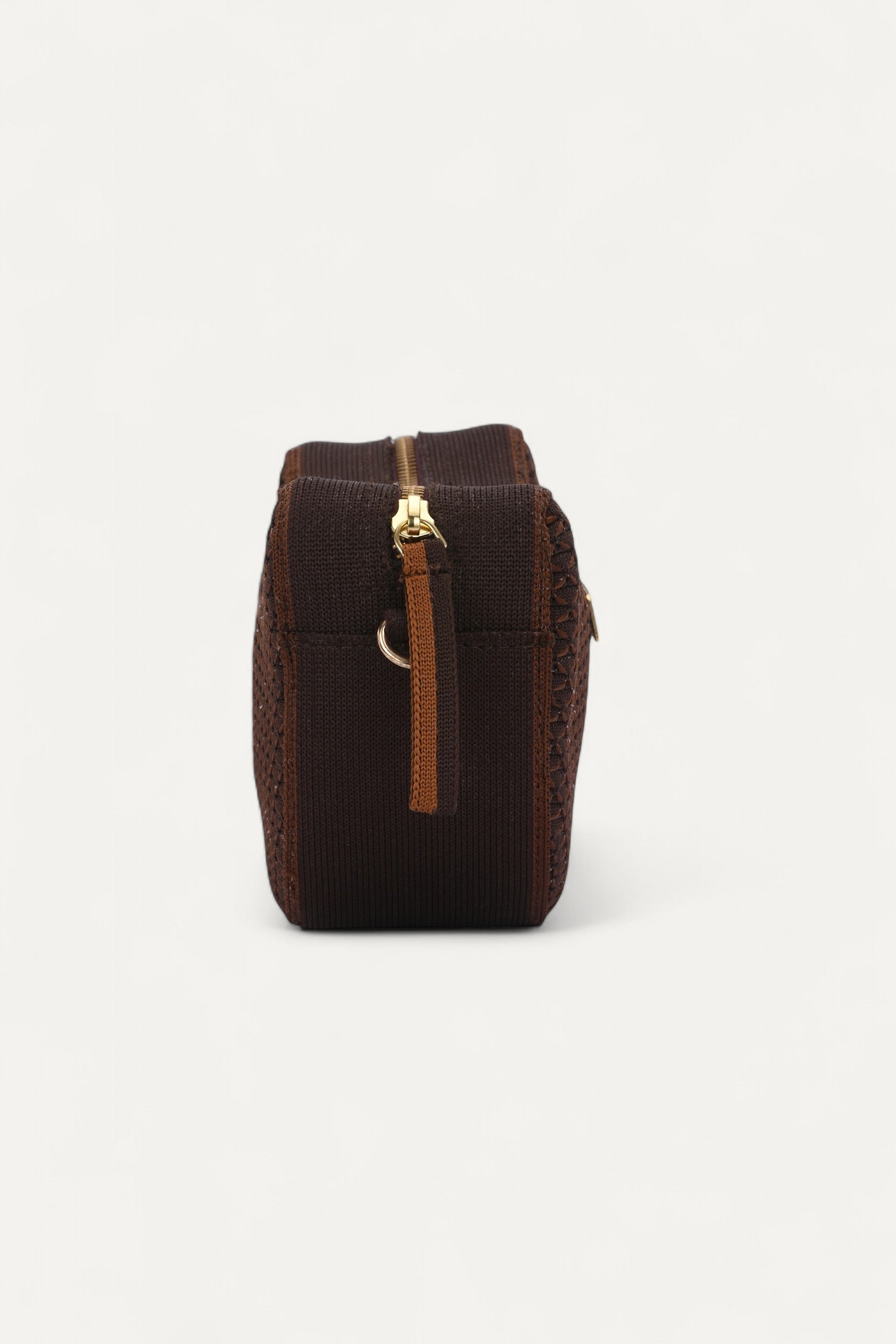 rioz-Eco-friendly crossbody bag for women—compact, stylish, and made from sustainable materials, ideal for everyday hands-free convenience