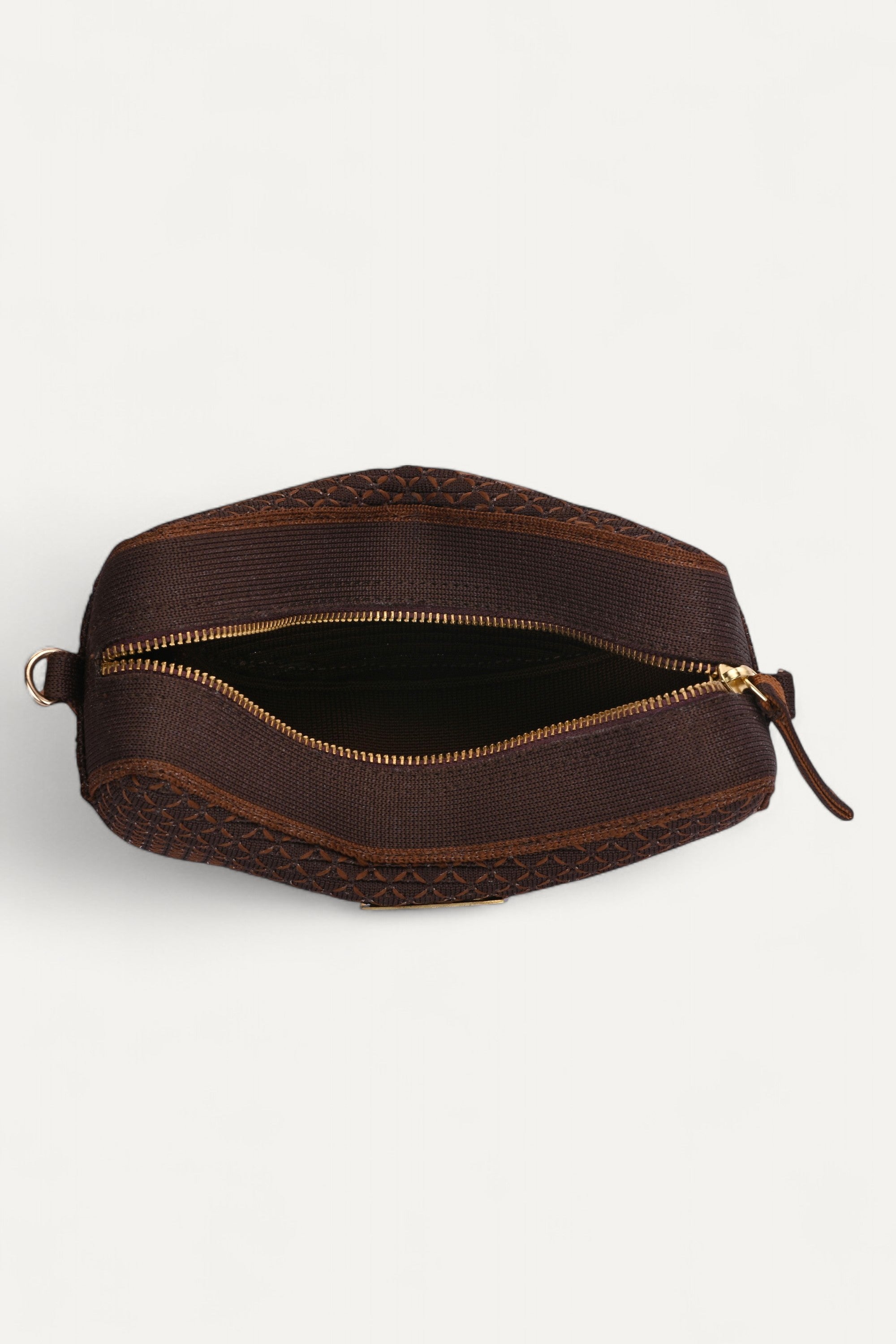 rioz-Eco-friendly crossbody bag for women—compact, stylish, and made from sustainable materials, ideal for everyday hands-free convenience
