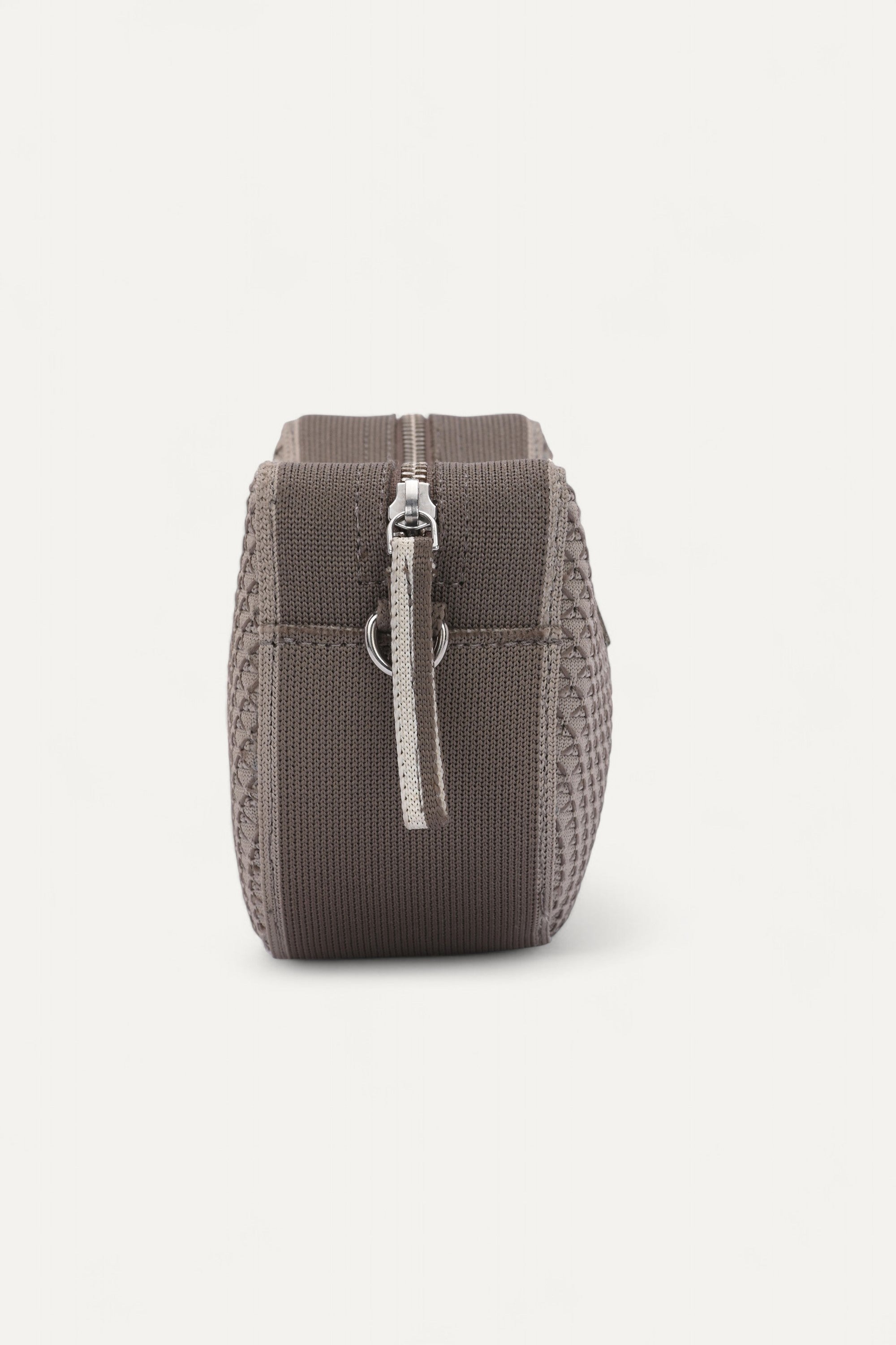 rioz-Eco-friendly crossbody bag for women—compact, stylish, and made from sustainable materials, ideal for everyday hands-free convenience