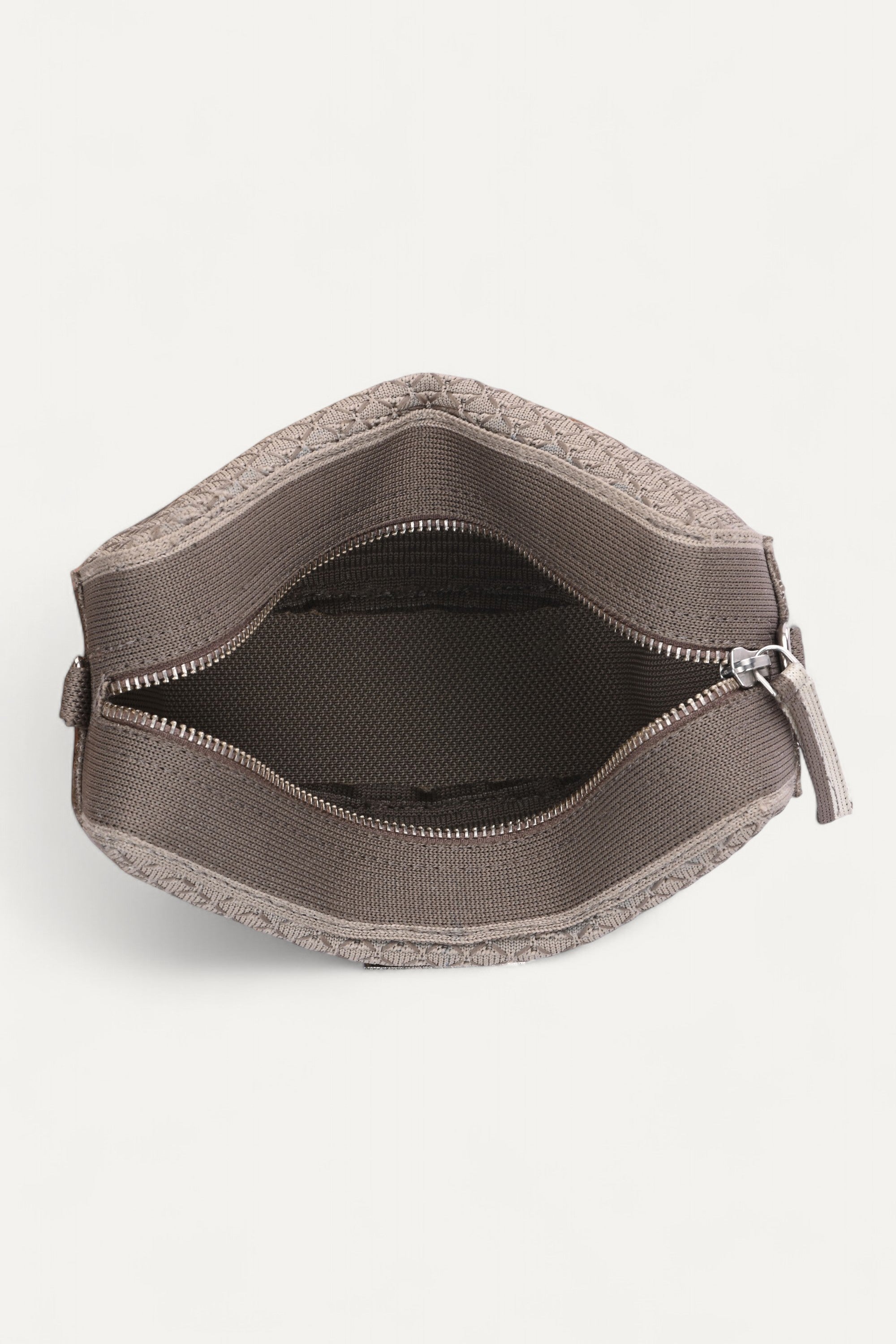 rioz-Eco-friendly crossbody bag for women—compact, stylish, and made from sustainable materials, ideal for everyday hands-free convenience