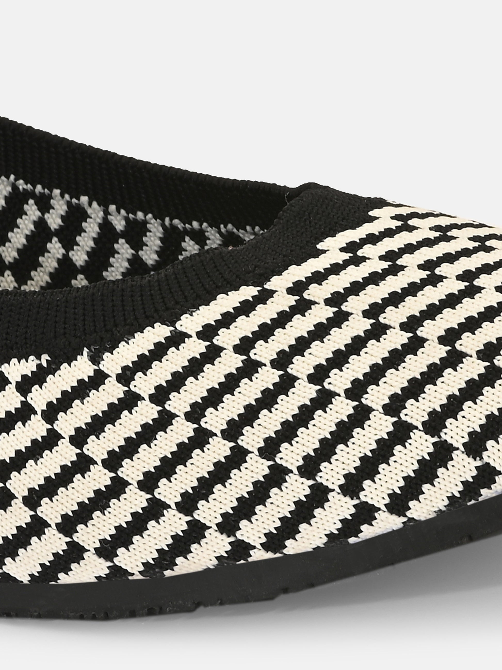 rioz-bellies for women - black bellies-bellies footwear-white bellies-bellies flat -flat bellies for girls- black sandals-black flats-lack and white bellies-girls bellies