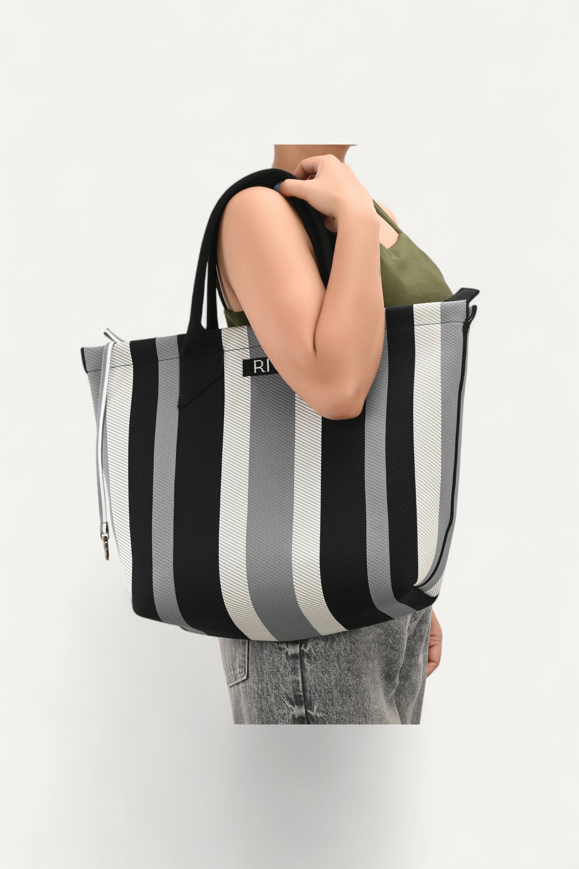 rioz-Eco-friendly zipper tote bag for women—sustainable, spacious, and made from recycled materials, ideal for everyday use and conscious living