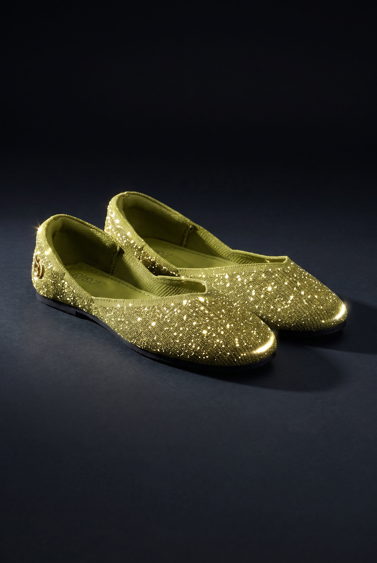 Sitara Juttis Green Gold shimmer and shape, sparkling jutti pair