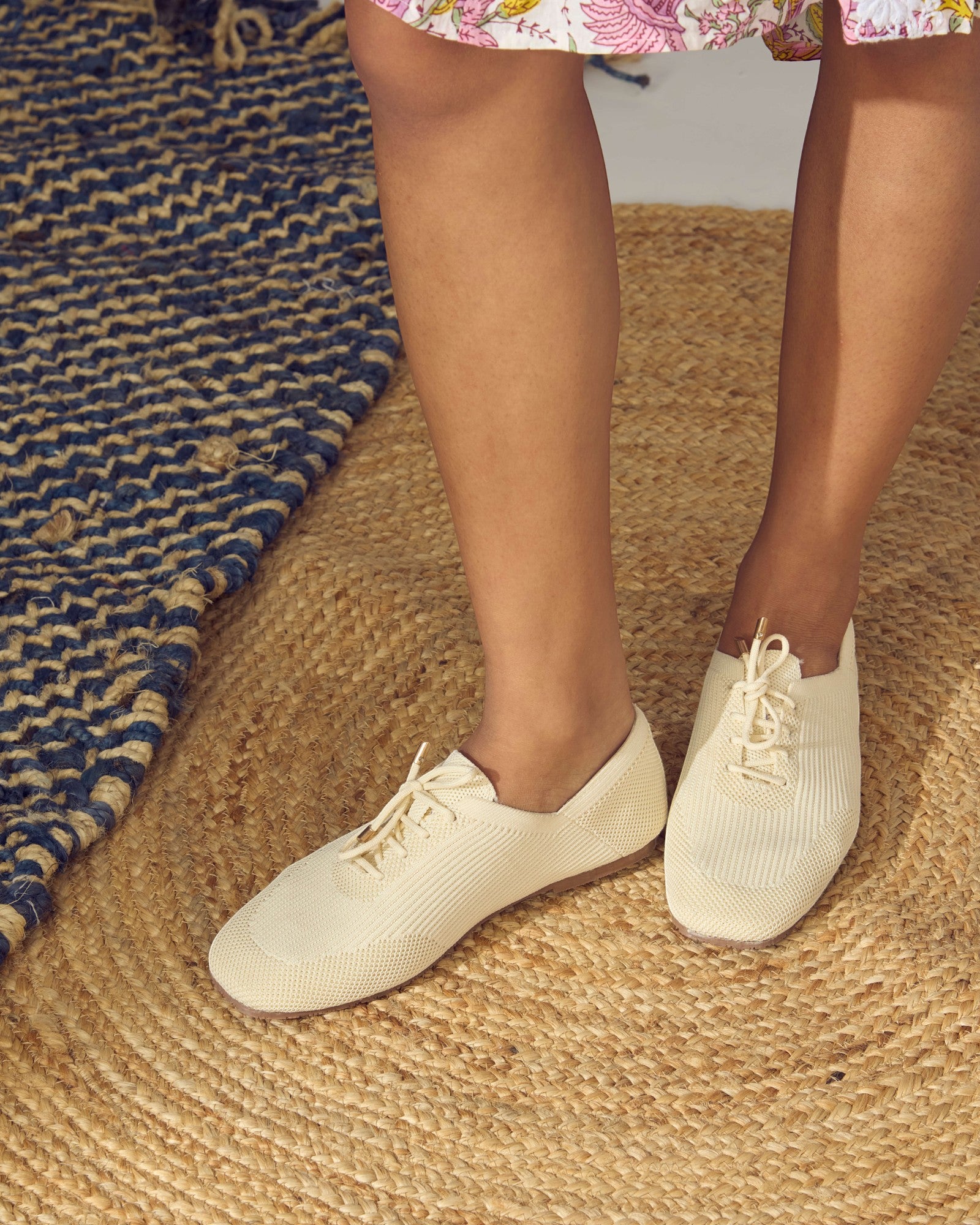 Airy Lace Up Sneakers- Square