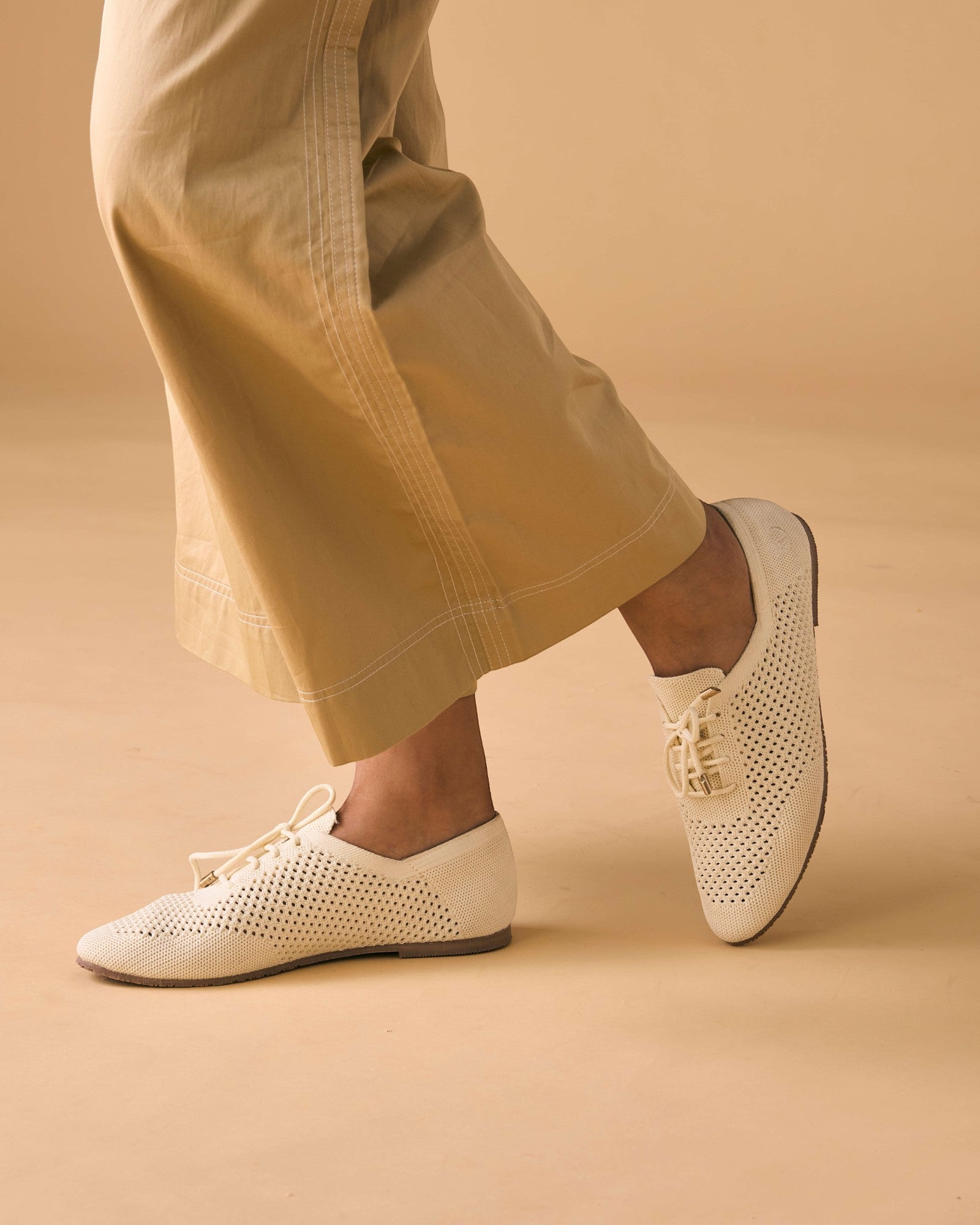 Airy Lace Up Sneakers- Pointed